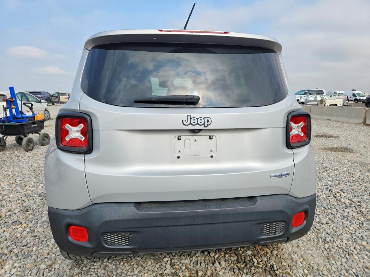 2015 Jeep Renegade Latitude Silver vin: ZACCJABT0FPB66668