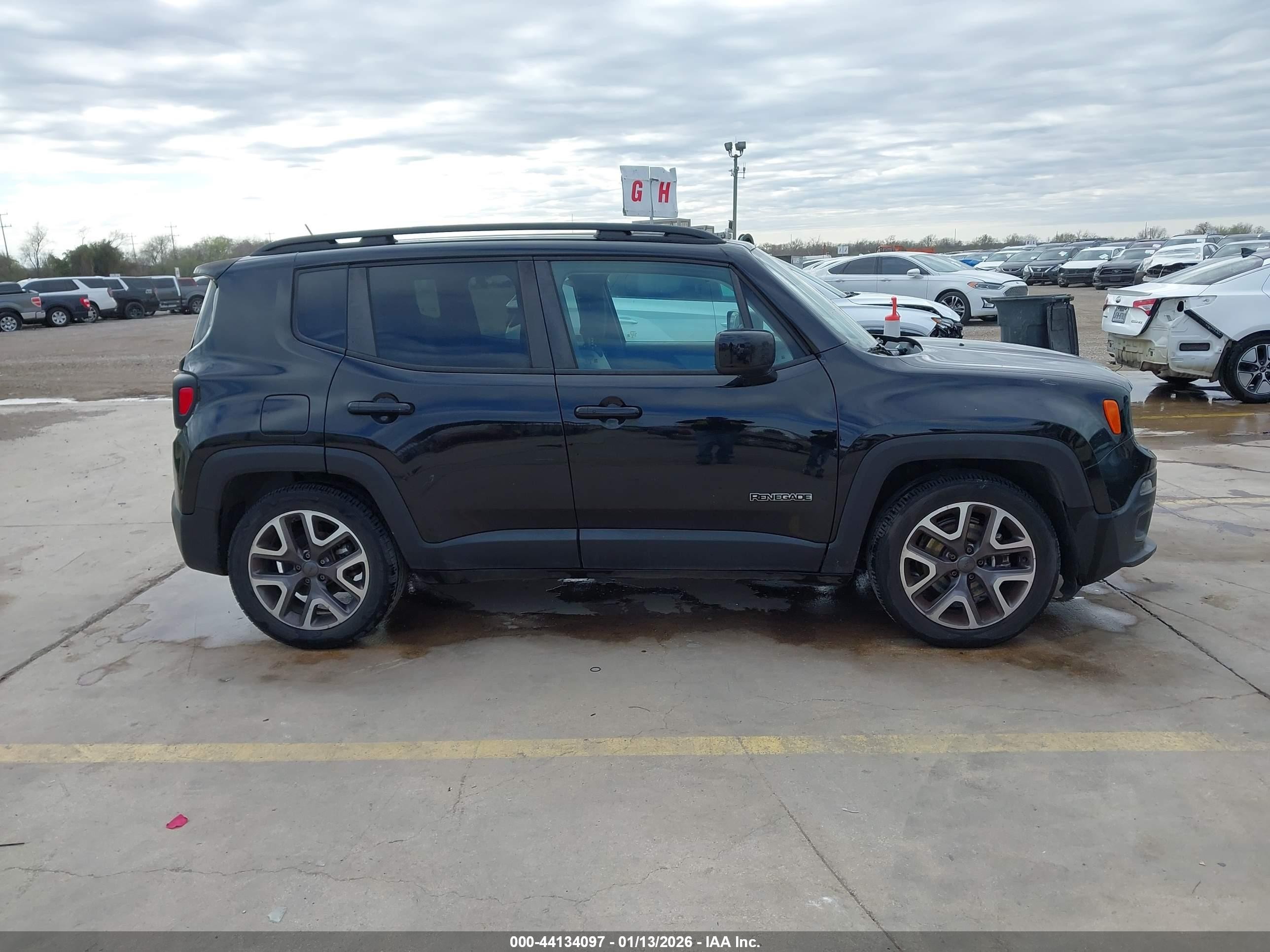 2015 Jeep Renegade Latitude Black vin: ZACCJABT0FPB67547