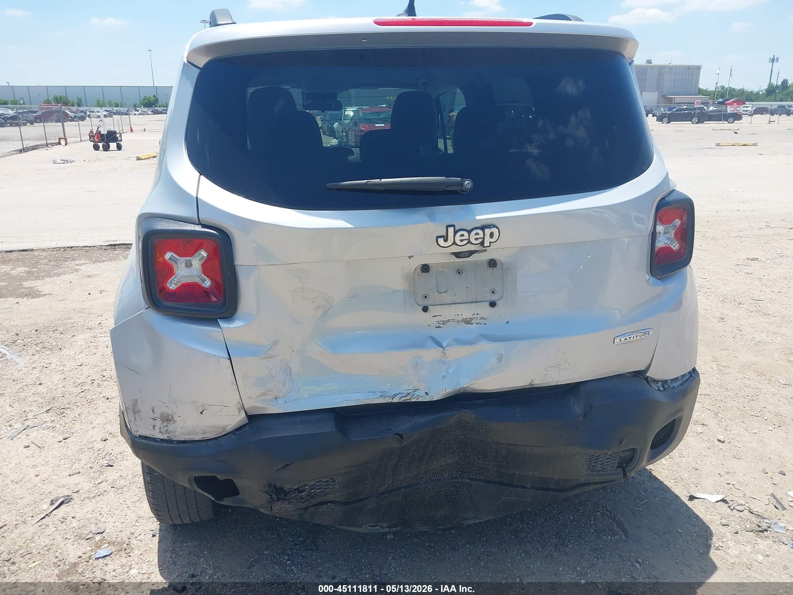 2015 Jeep Renegade Latitude Silver vin: ZACCJABT0FPB67709