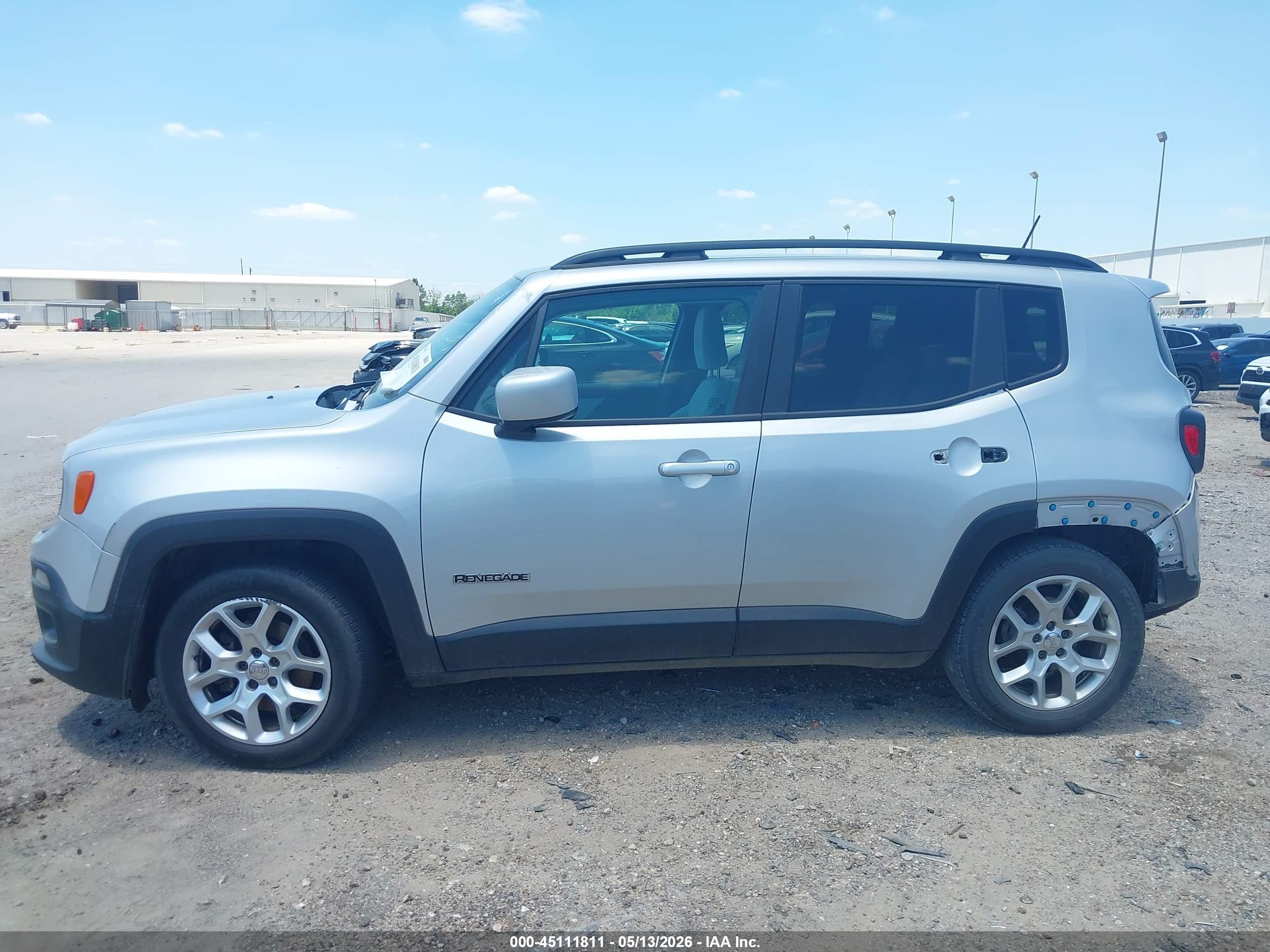 2015 Jeep Renegade Latitude Silver vin: ZACCJABT0FPB67709