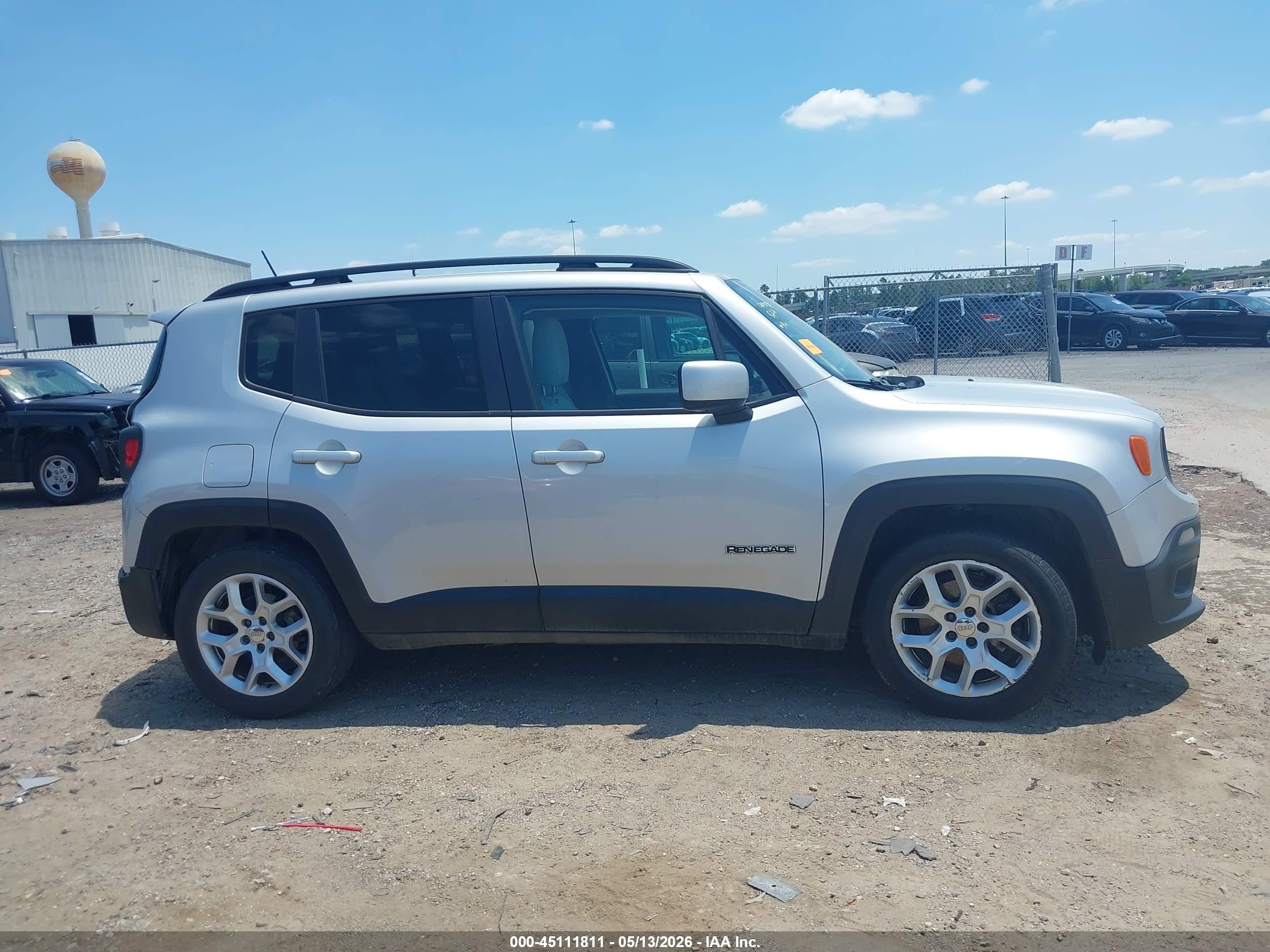 2015 Jeep Renegade Latitude Silver vin: ZACCJABT0FPB67709