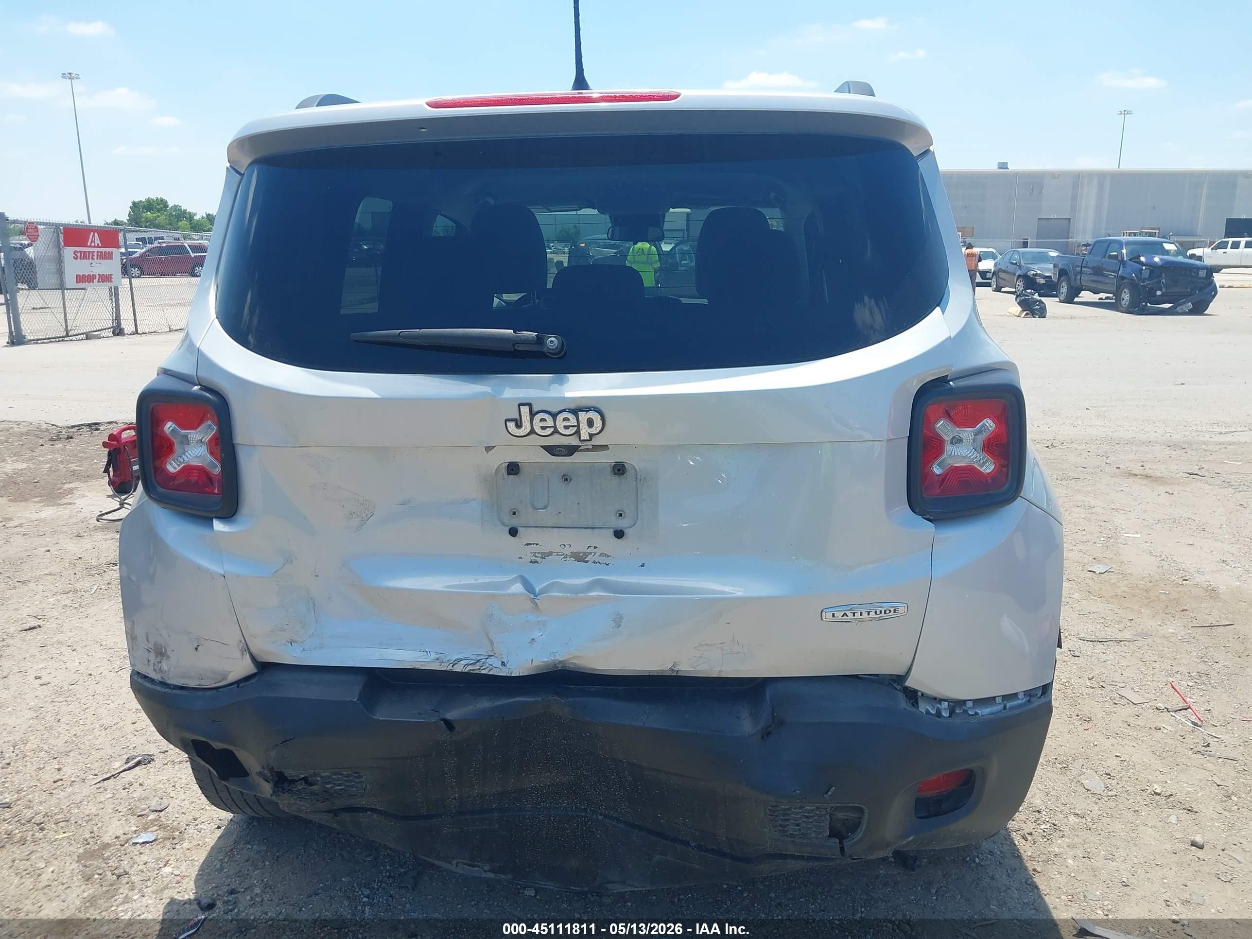 2015 Jeep Renegade Latitude Silver vin: ZACCJABT0FPB67709