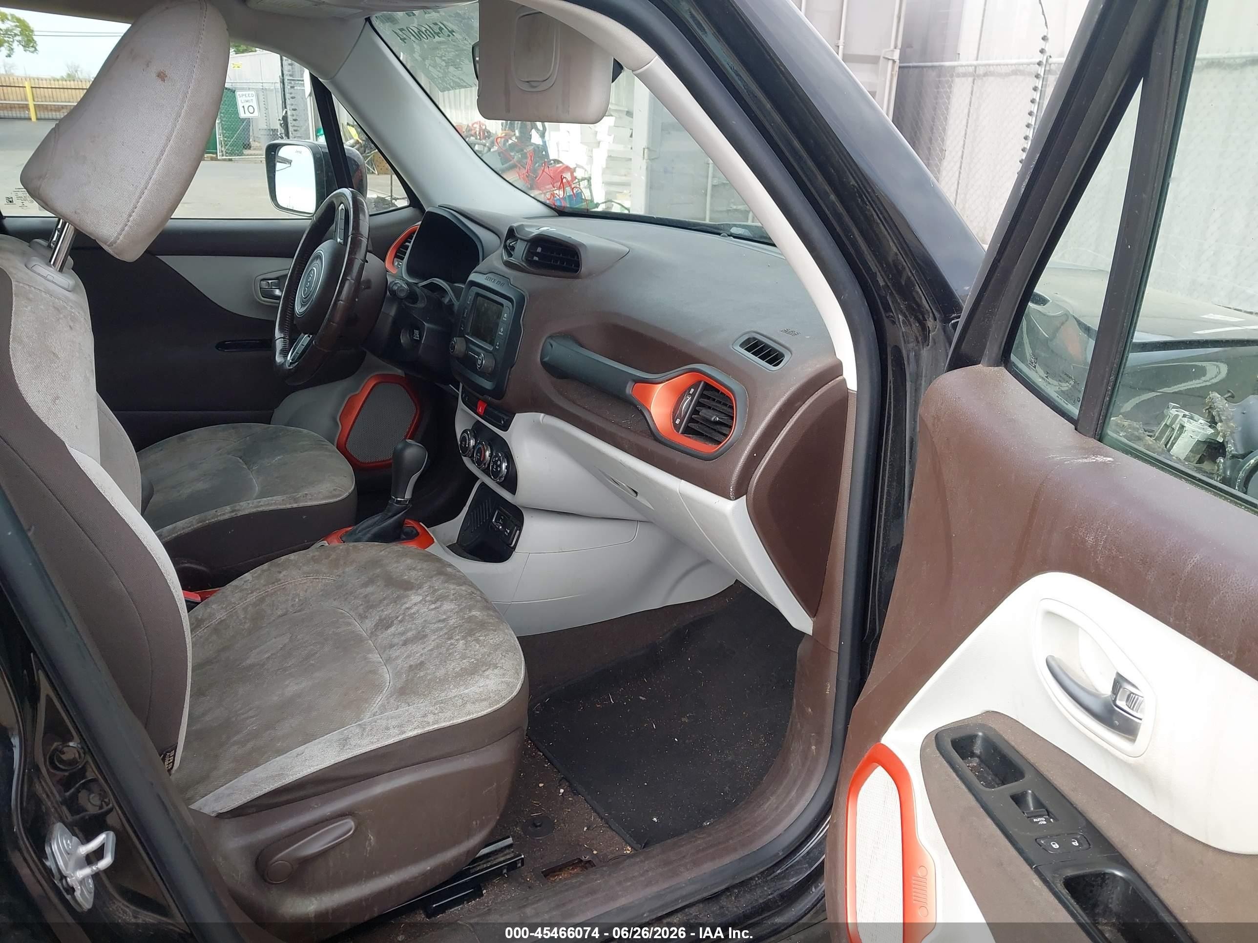 2015 Jeep Renegade Latitude Black vin: ZACCJABT0FPB69384