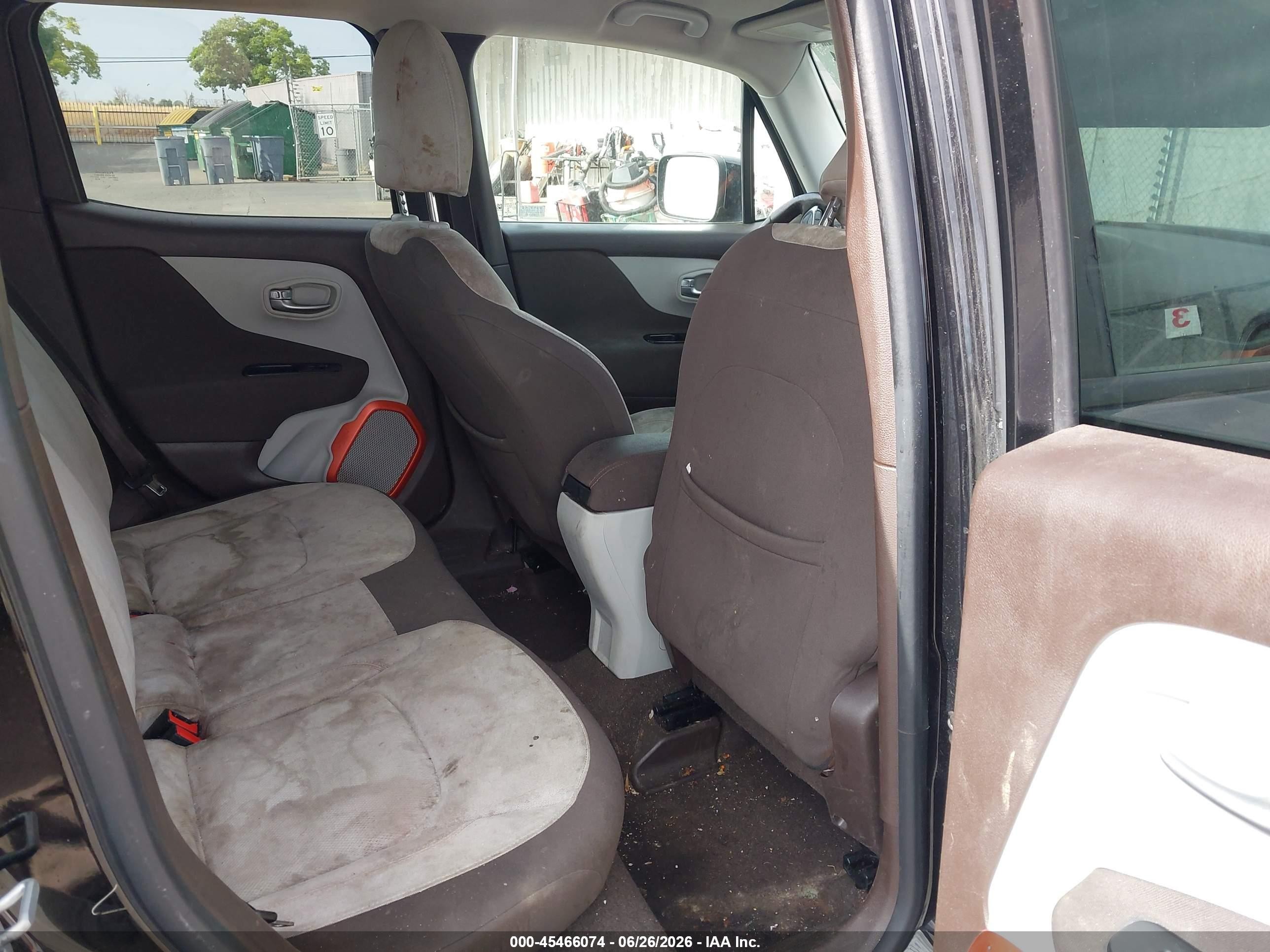2015 Jeep Renegade Latitude Black vin: ZACCJABT0FPB69384