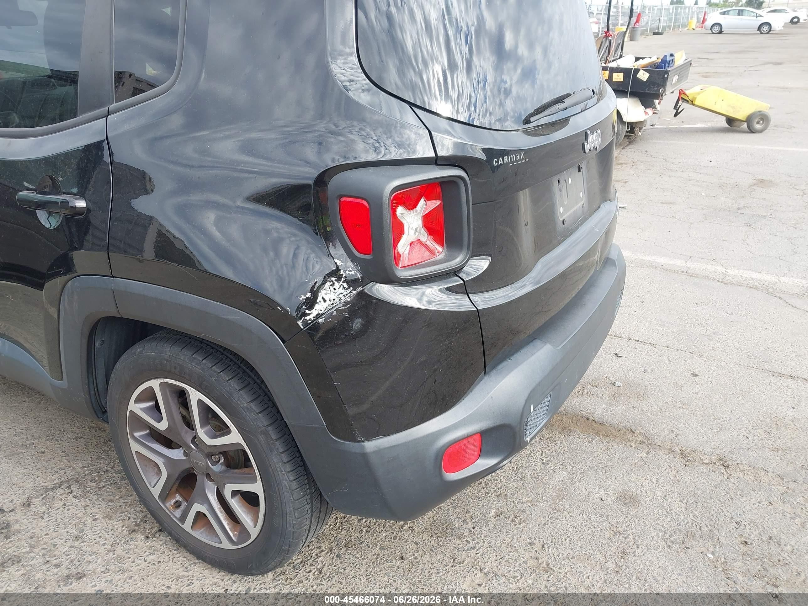 2015 Jeep Renegade Latitude Black vin: ZACCJABT0FPB69384