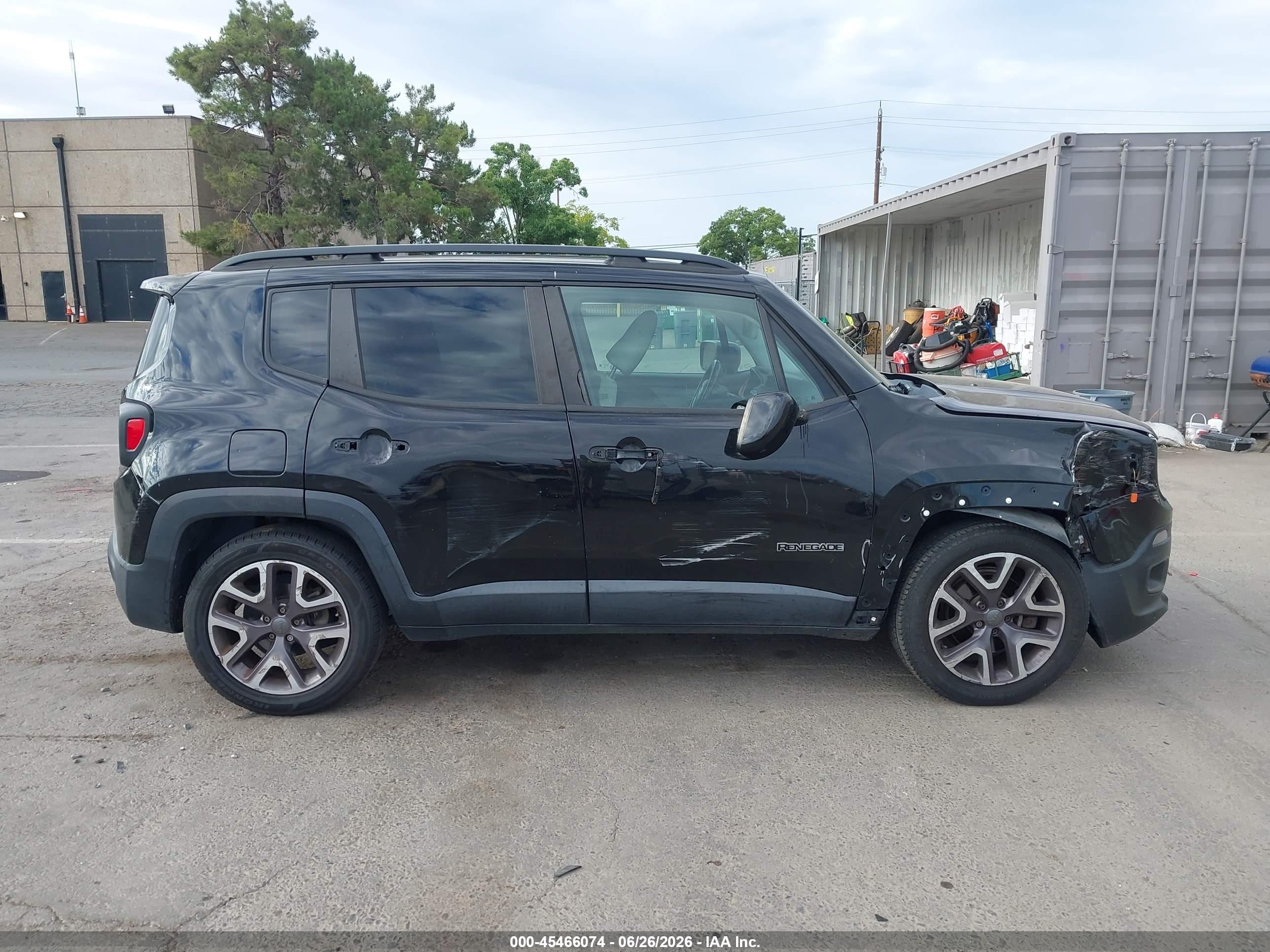 2015 Jeep Renegade Latitude Black vin: ZACCJABT0FPB69384