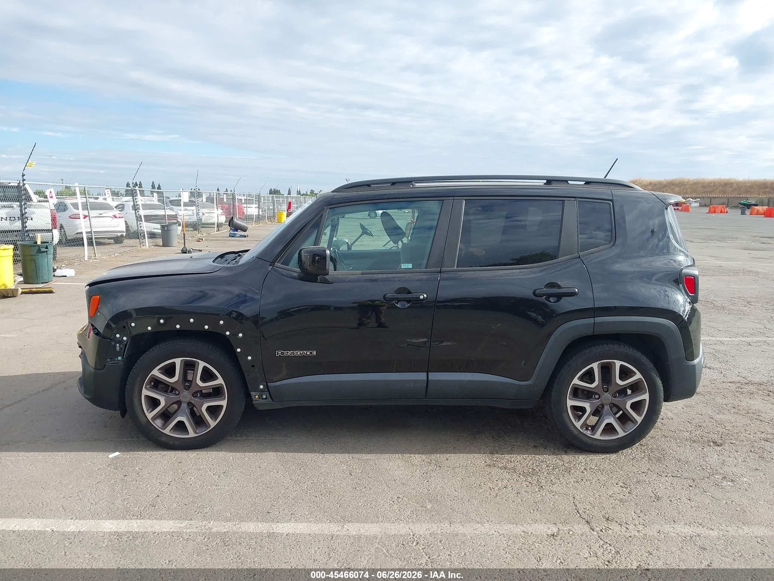 2015 Jeep Renegade Latitude Black vin: ZACCJABT0FPB69384