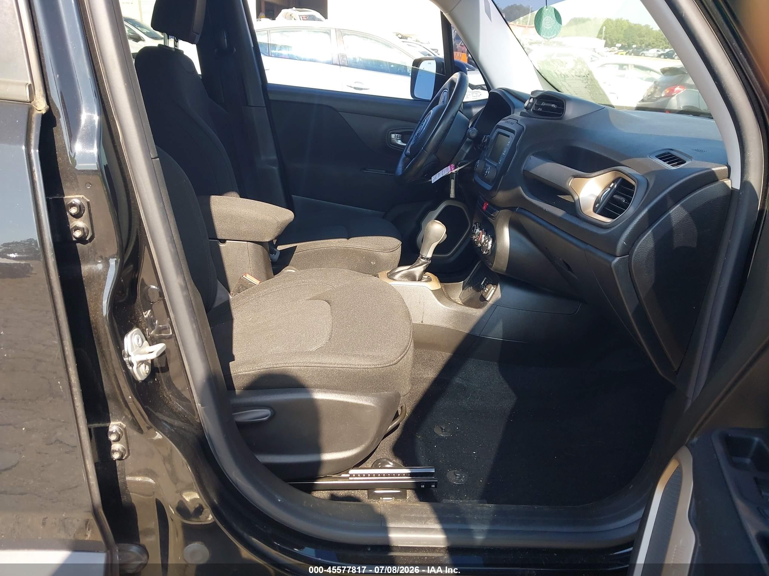 2015 Jeep Renegade Latitude Black vin: ZACCJABT0FPB72132