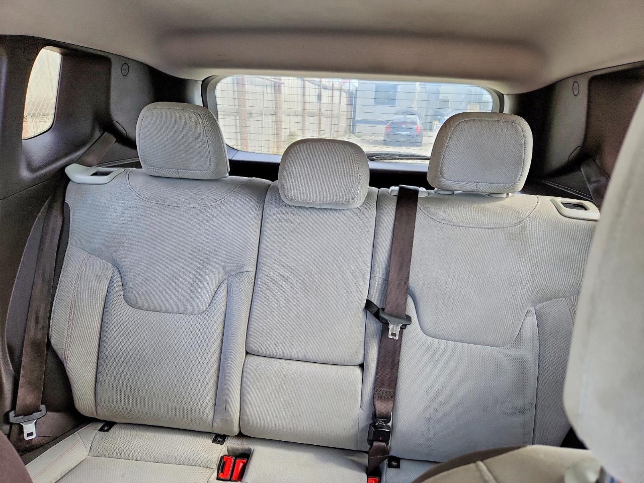 2015 Jeep Renegade Latitude Cream vin: ZACCJABT0FPB76022