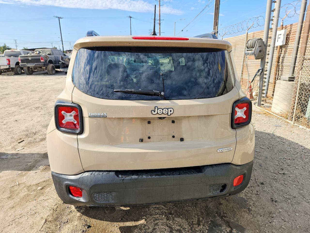 2015 Jeep Renegade Latitude Cream vin: ZACCJABT0FPB76022