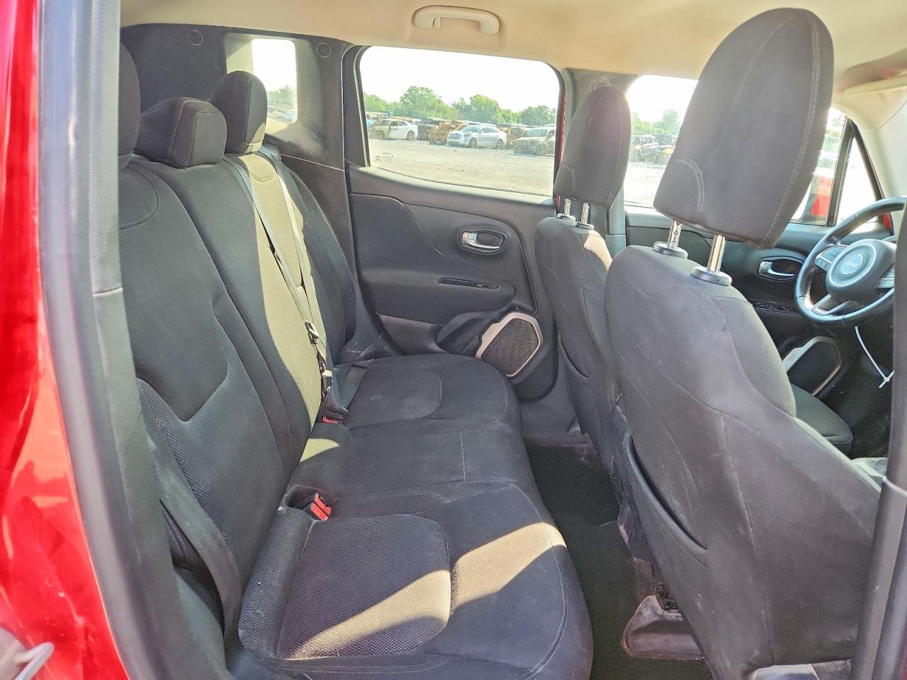 2015 Jeep Renegade Latitude Red vin: ZACCJABT0FPB81059