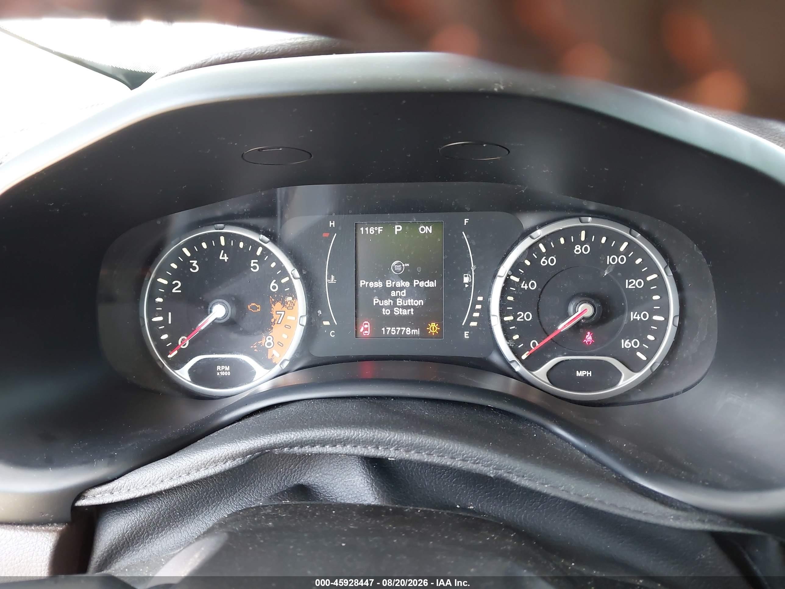 2015 Jeep Renegade Latitude Серебряный vin: ZACCJABT1FPB35028