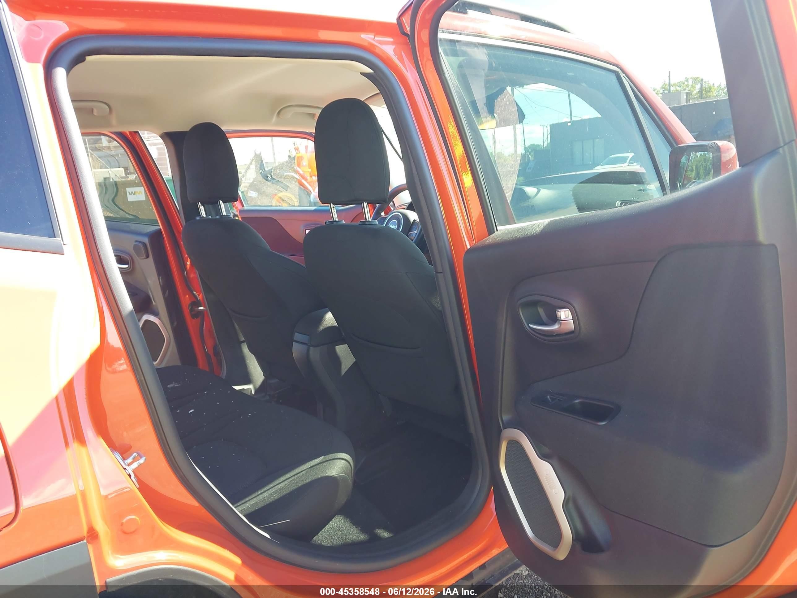 2015 Jeep Renegade Latitude Orange vin: ZACCJABT1FPB39676