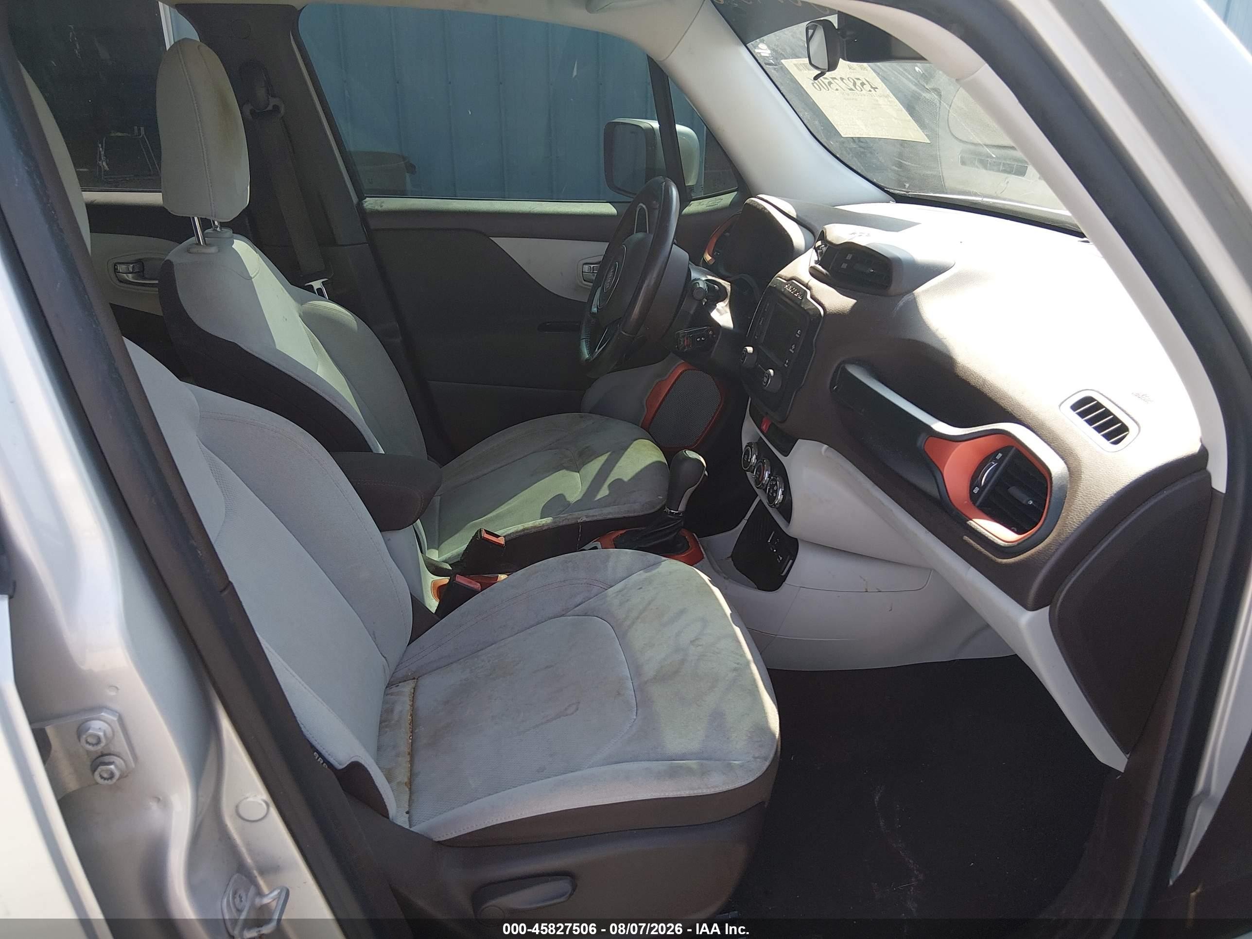 2015 Jeep Renegade Latitude Silver vin: ZACCJABT1FPB50838