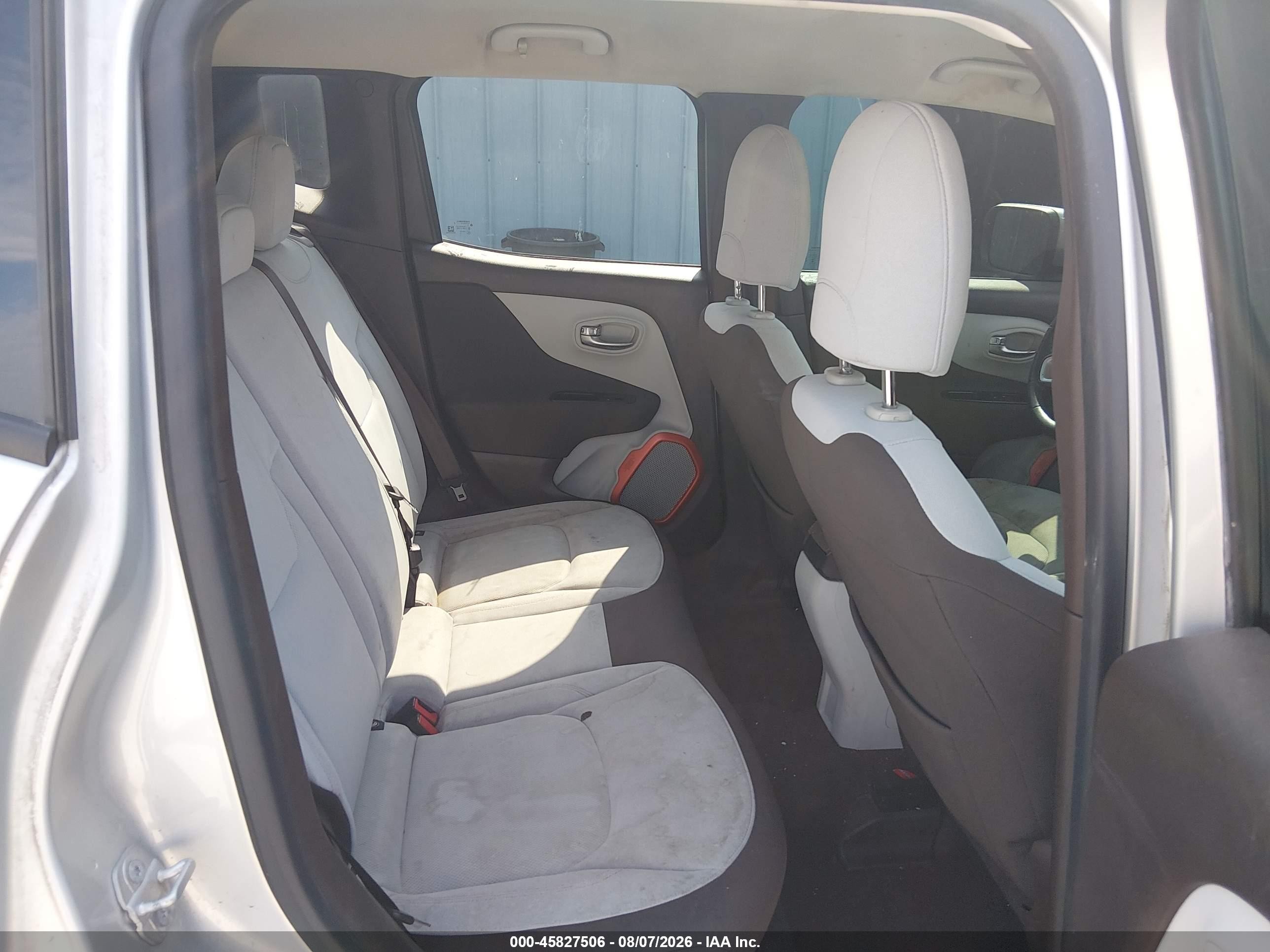 2015 Jeep Renegade Latitude Silver vin: ZACCJABT1FPB50838