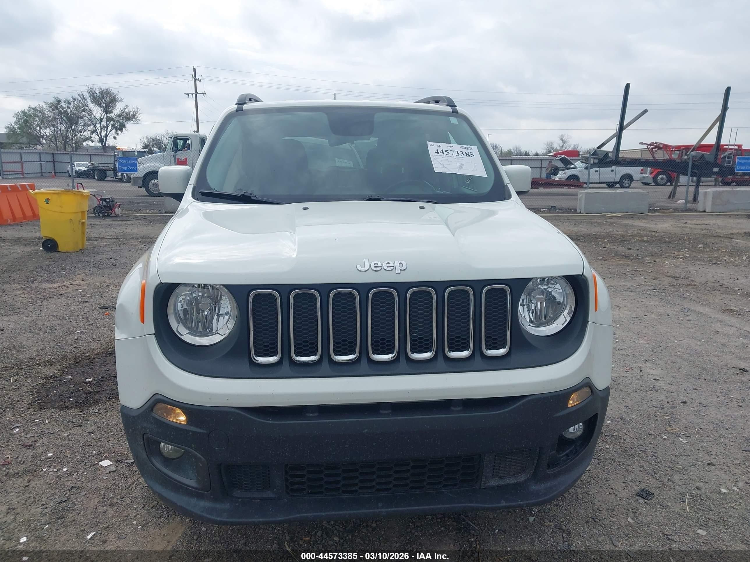 2015 Jeep Renegade Latitude White vin: ZACCJABT1FPC31516