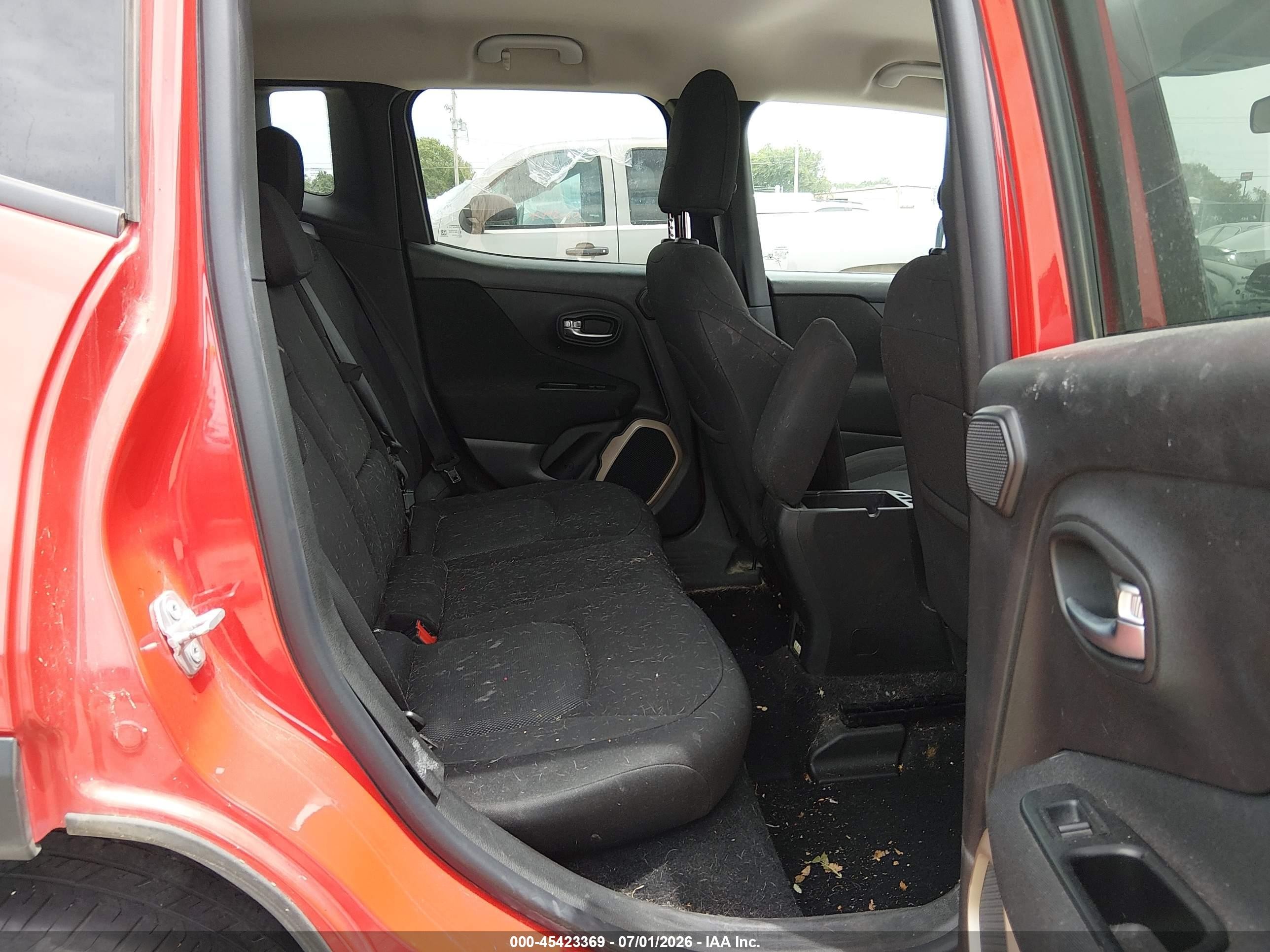 2015 Jeep Renegade Latitude Red vin: ZACCJABT1FPC34044
