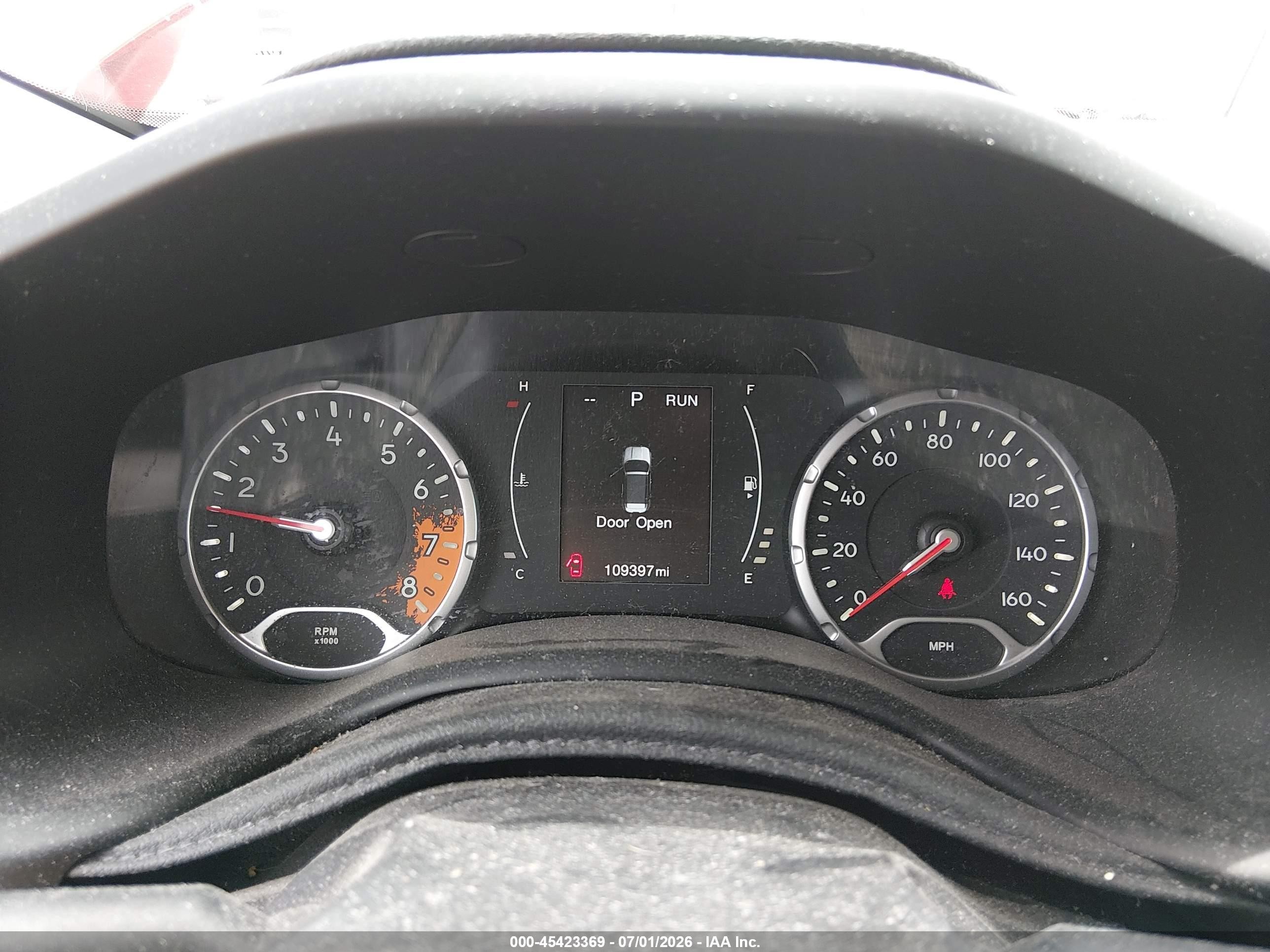 2015 Jeep Renegade Latitude Red vin: ZACCJABT1FPC34044