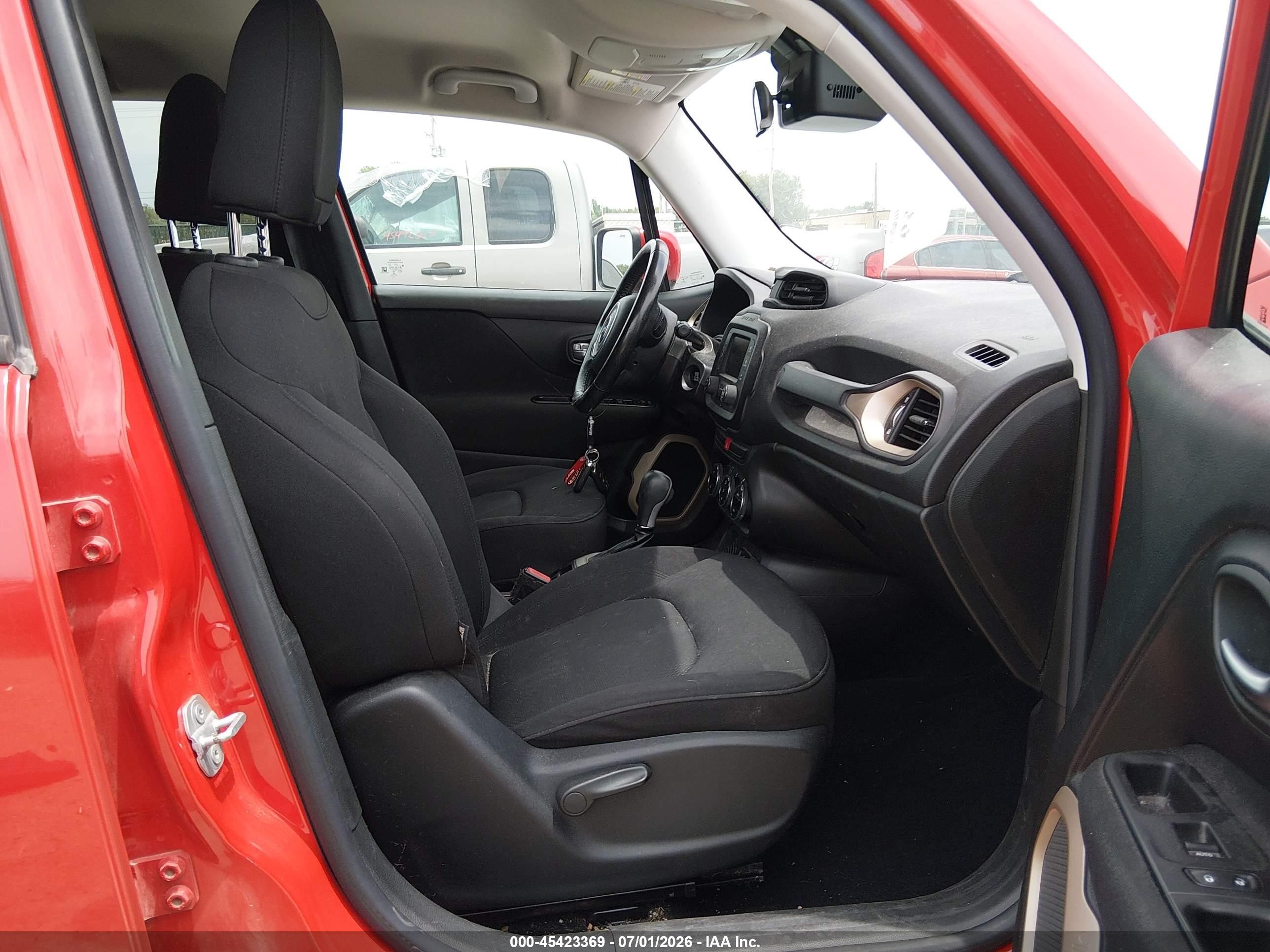 2015 Jeep Renegade Latitude Red vin: ZACCJABT1FPC34044