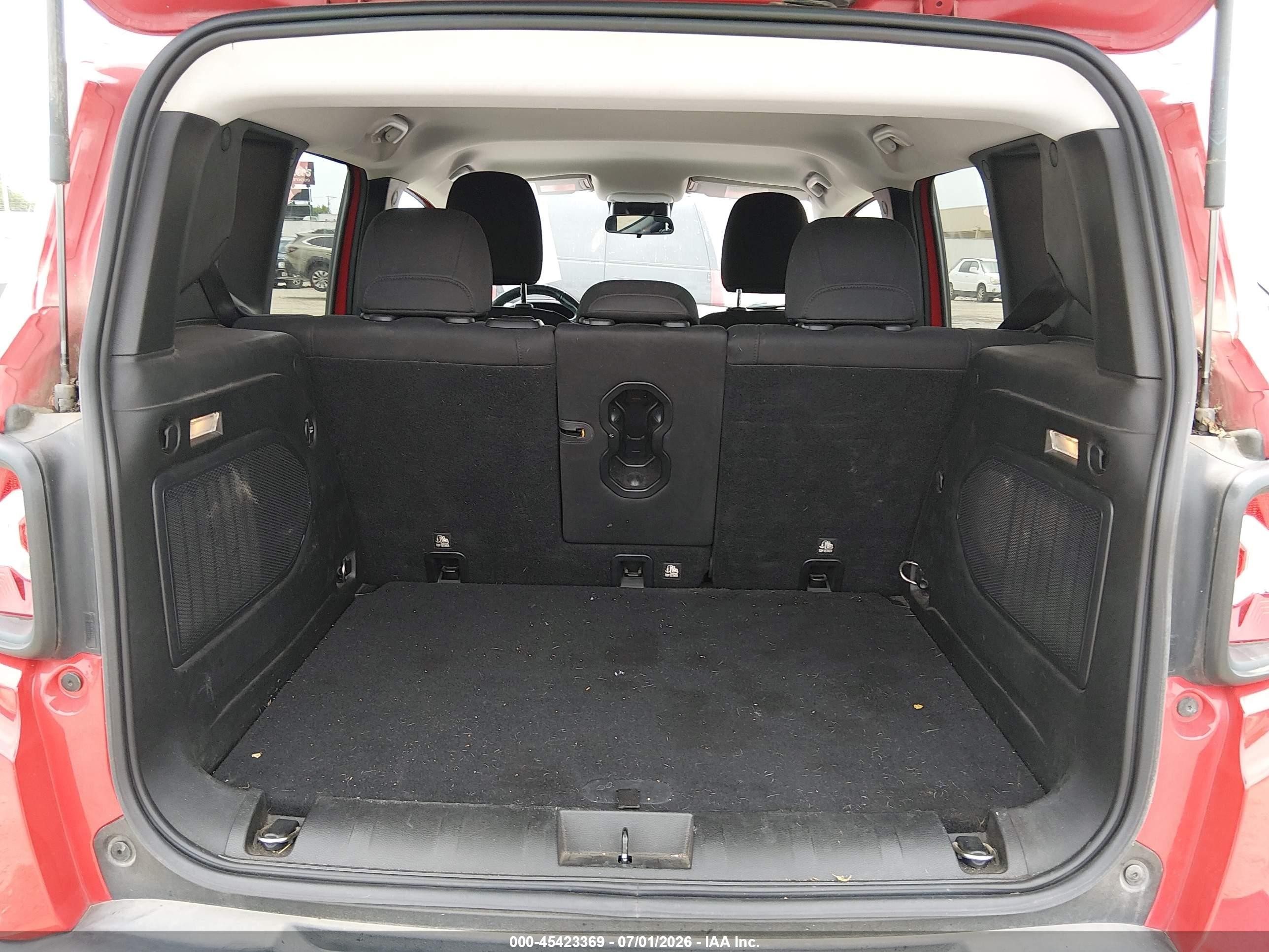 2015 Jeep Renegade Latitude Red vin: ZACCJABT1FPC34044