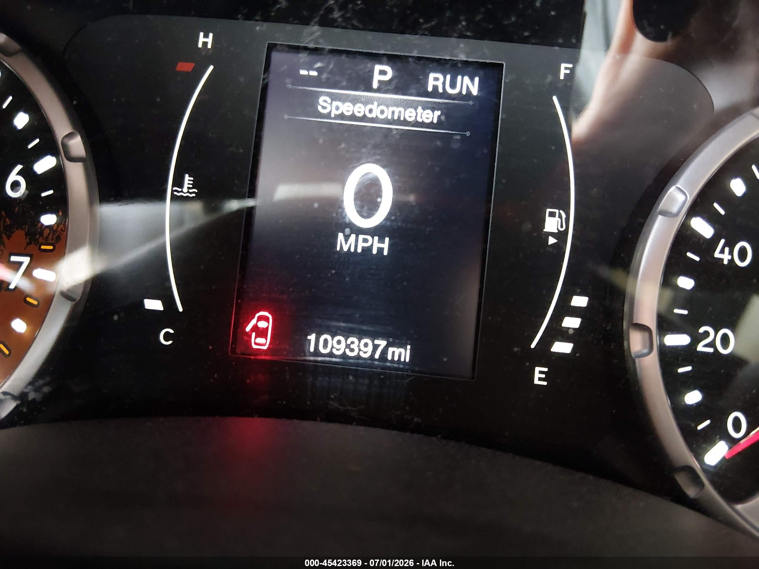 2015 Jeep Renegade Latitude Red vin: ZACCJABT1FPC34044
