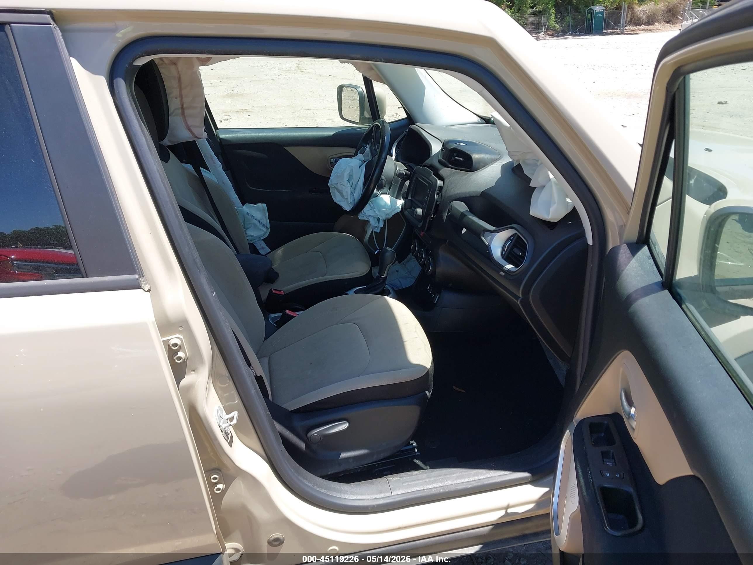 2015 Jeep Renegade Latitude Beige vin: ZACCJABT2FPB37466