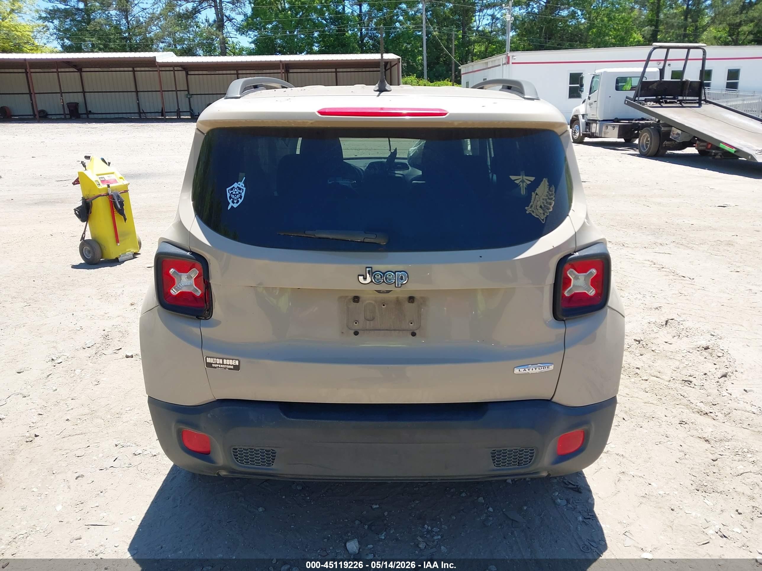 2015 Jeep Renegade Latitude Beige vin: ZACCJABT2FPB37466