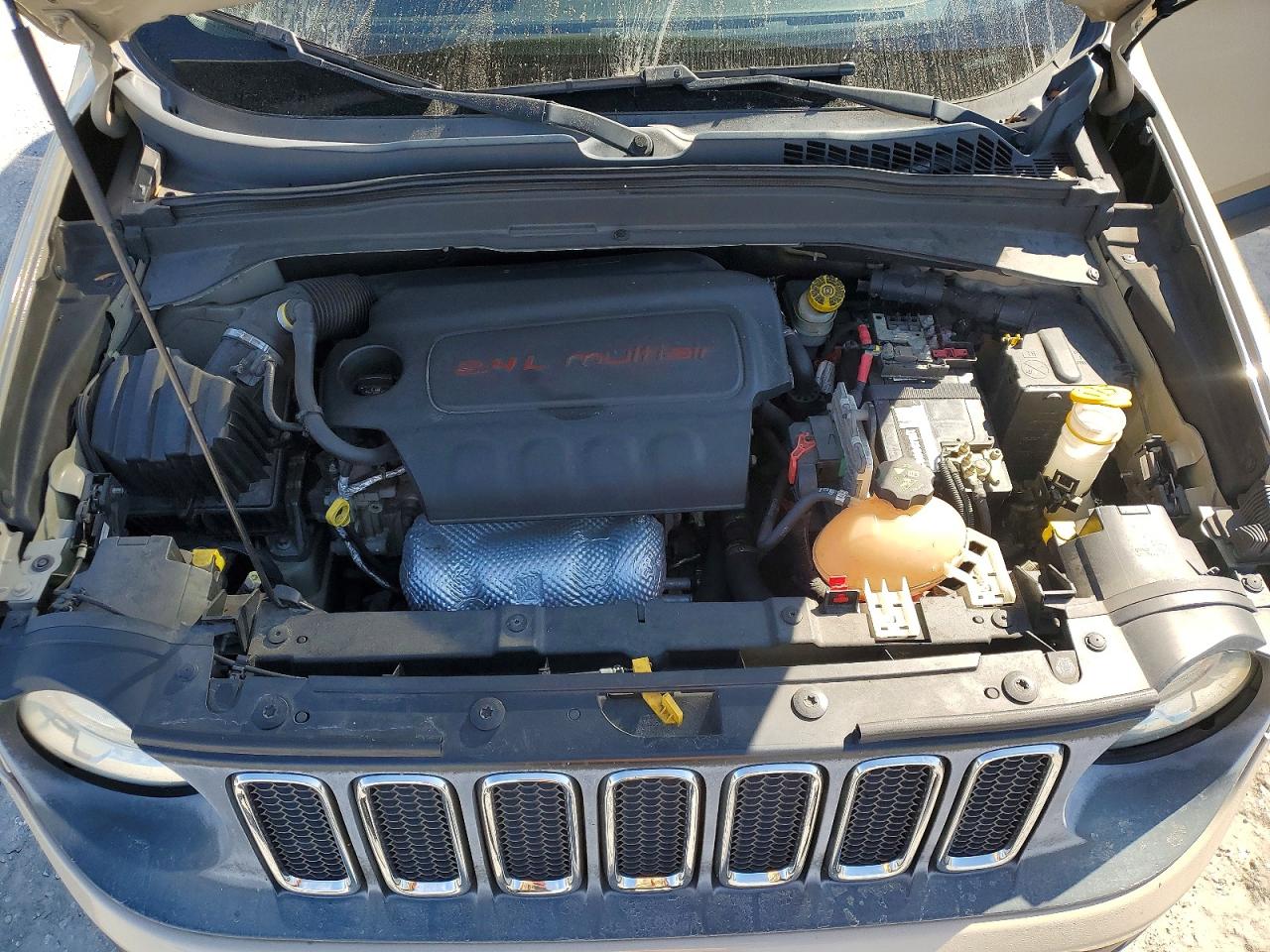 2015 Jeep Renegade Latitude Tan vin: ZACCJABT2FPB37662