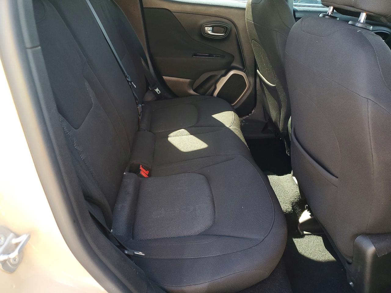 2015 Jeep Renegade Latitude Tan vin: ZACCJABT2FPB37662