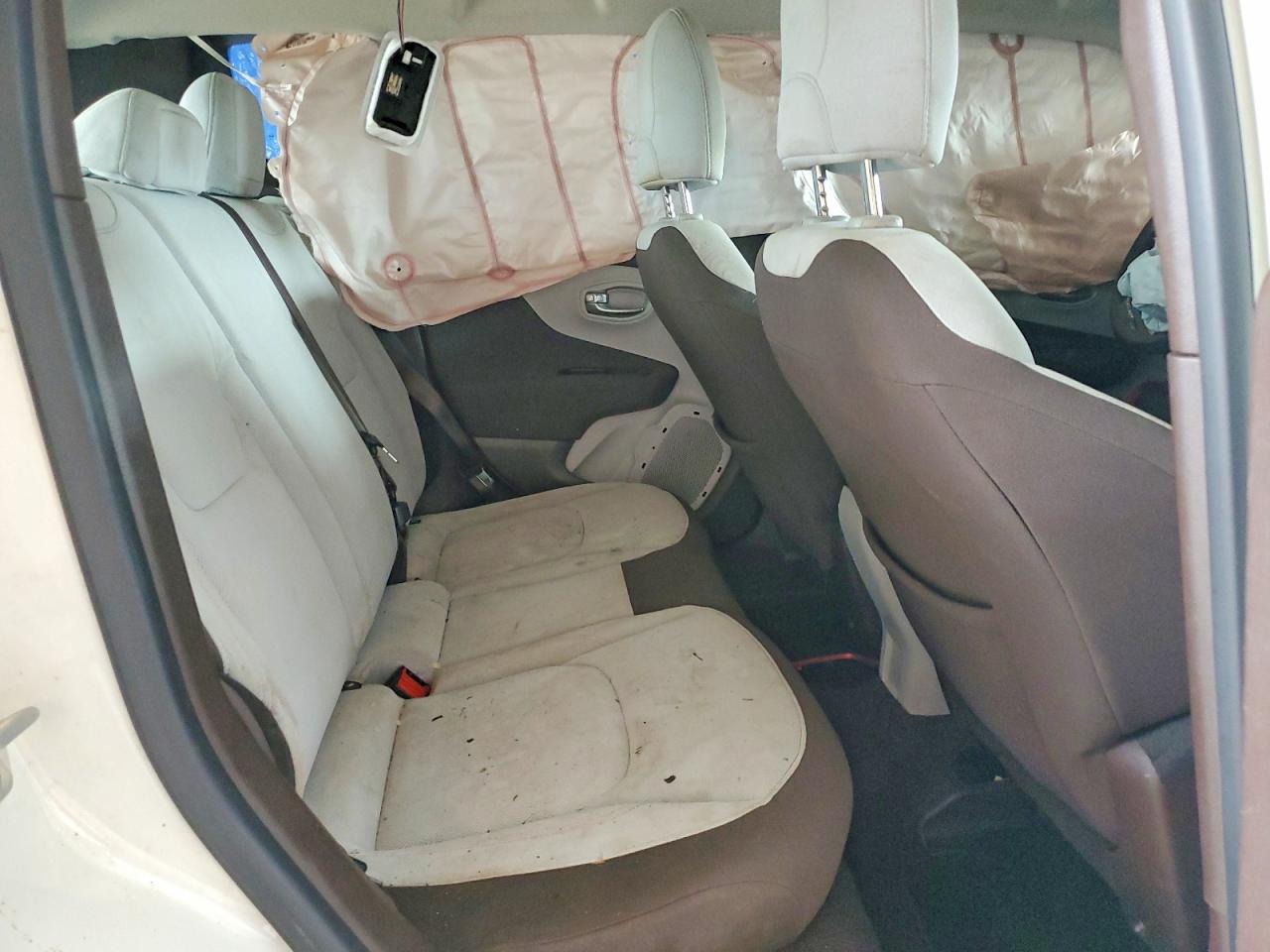2015 Jeep Renegade Latitude White vin: ZACCJABT2FPB42778