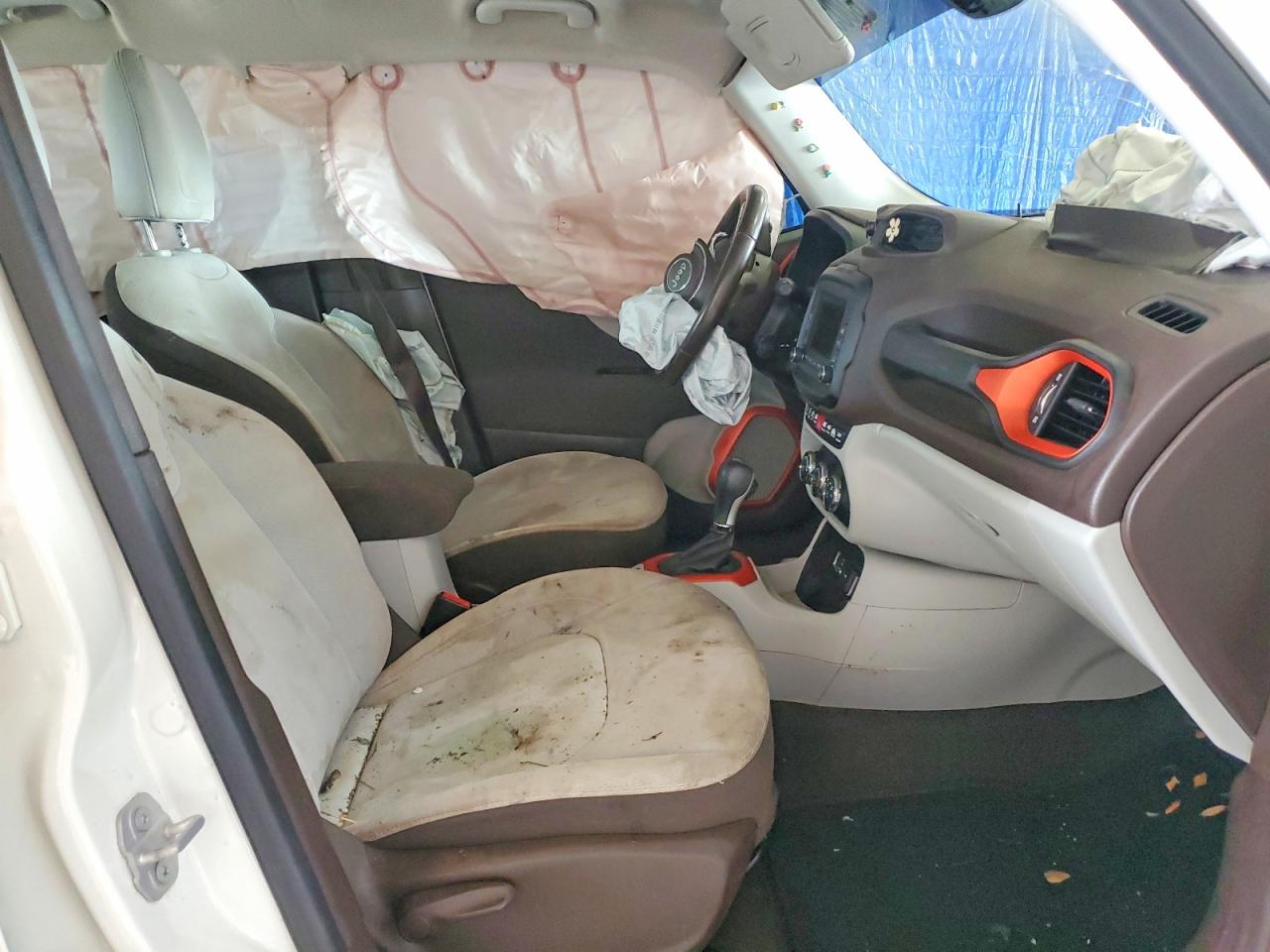 2015 Jeep Renegade Latitude White vin: ZACCJABT2FPB42778