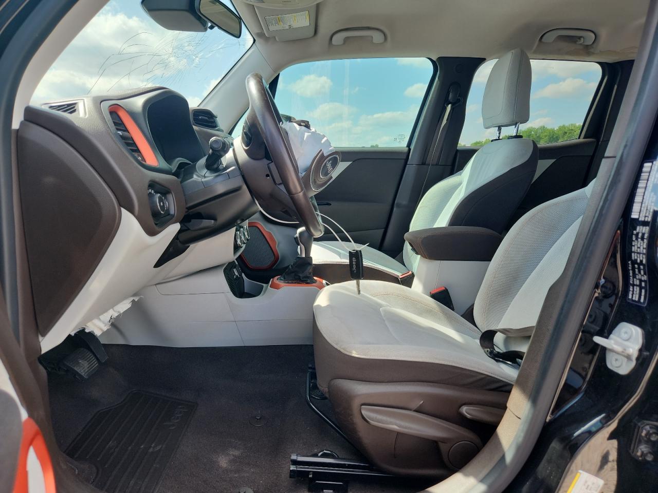 2015 Jeep Renegade Latitude Black vin: ZACCJABT2FPB51562