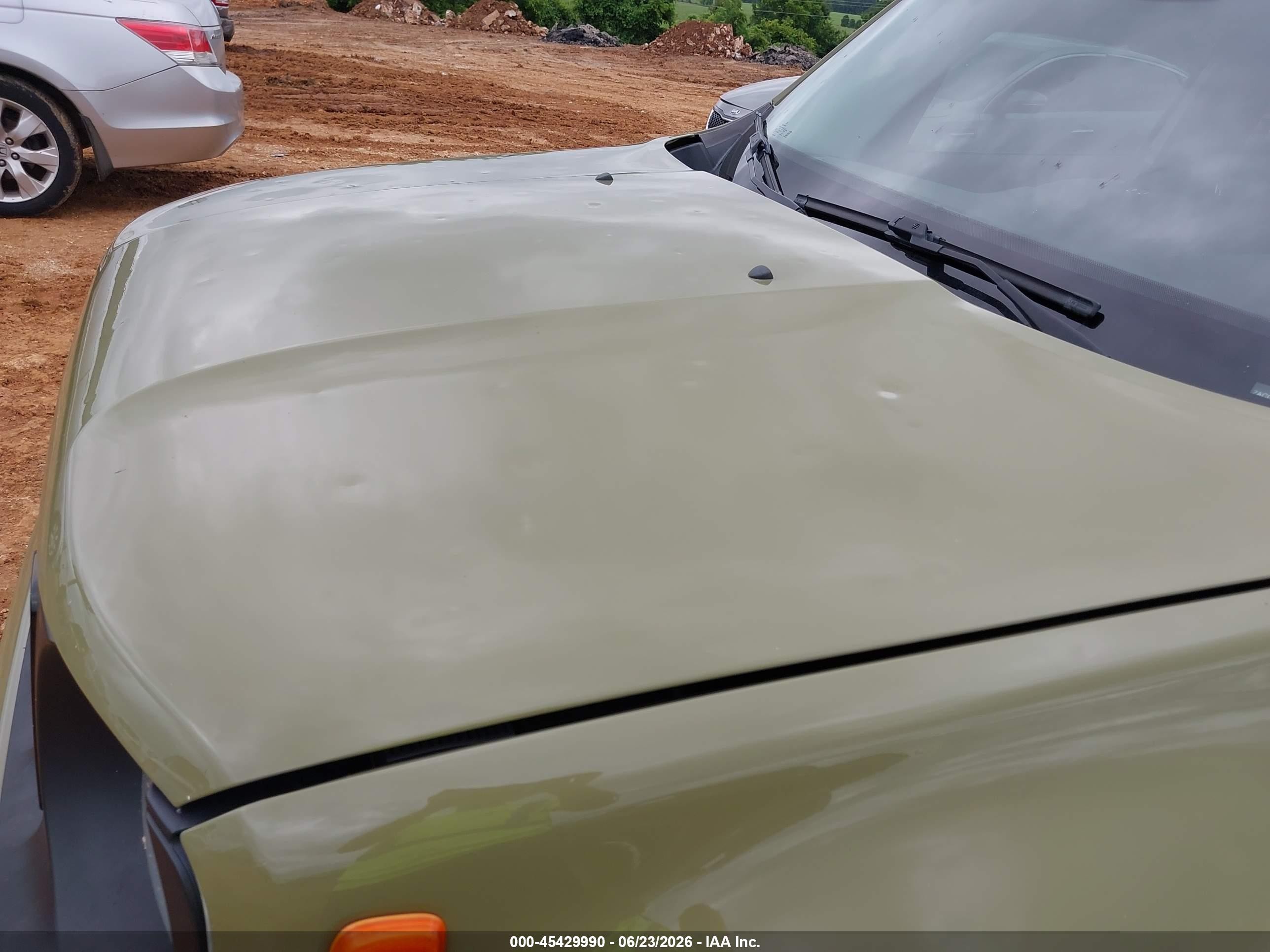 2015 Jeep Renegade Latitude Green vin: ZACCJABT2FPB82651
