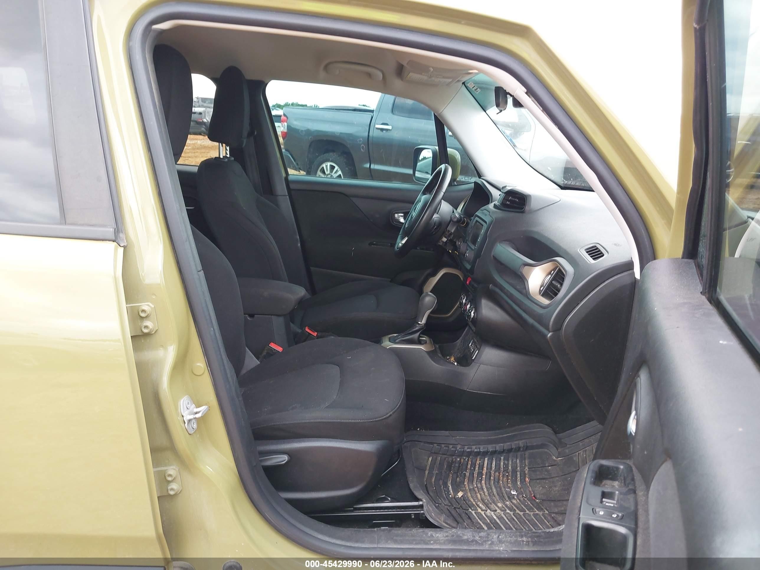 2015 Jeep Renegade Latitude Green vin: ZACCJABT2FPB82651
