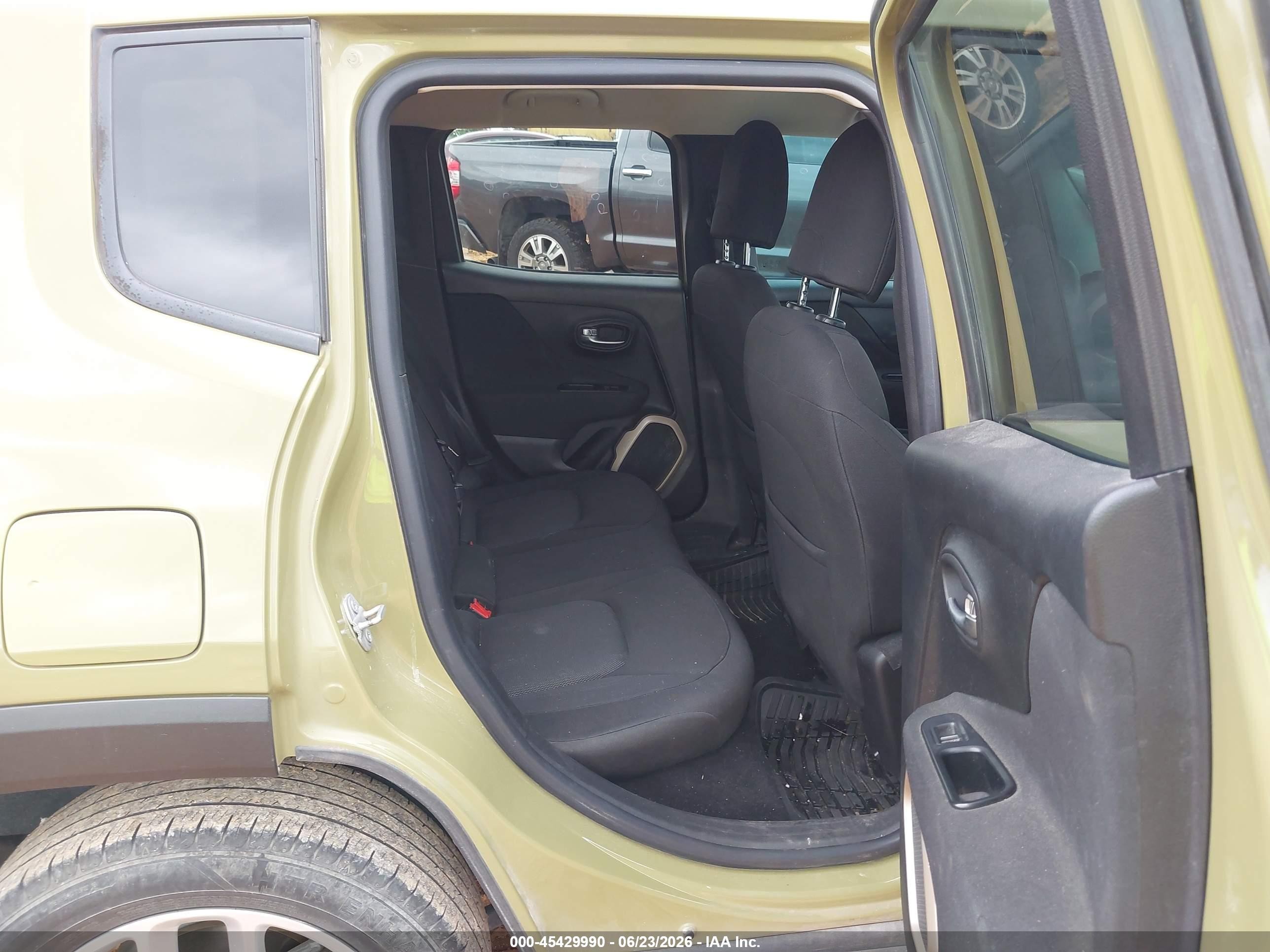 2015 Jeep Renegade Latitude Green vin: ZACCJABT2FPB82651