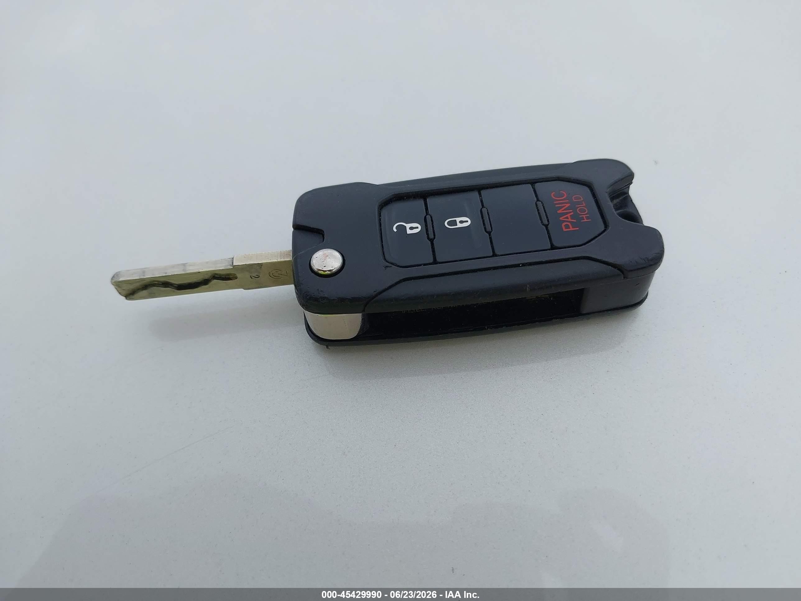 2015 Jeep Renegade Latitude Green vin: ZACCJABT2FPB82651