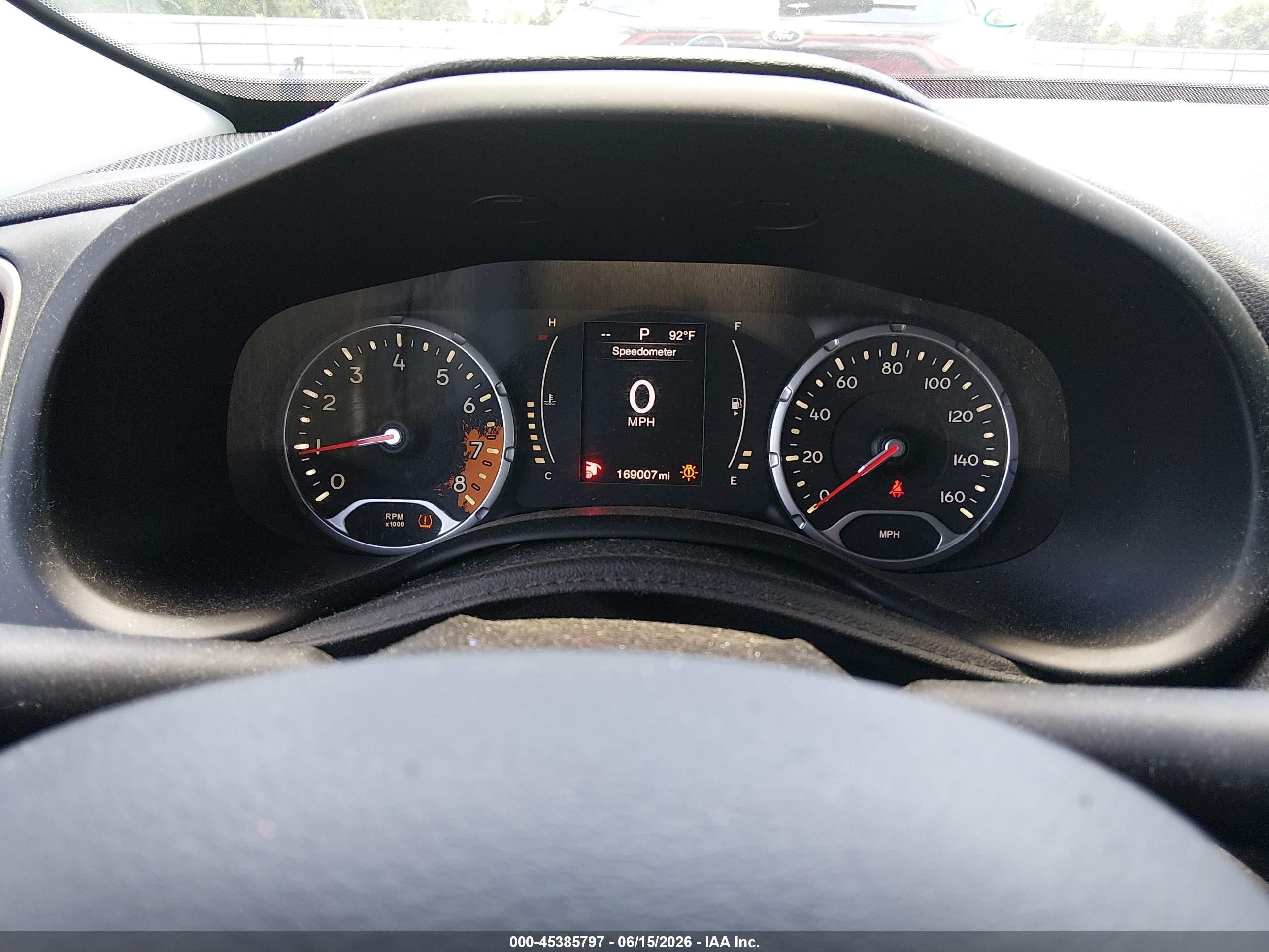 2015 Jeep Renegade Latitude Red vin: ZACCJABT2FPB99434