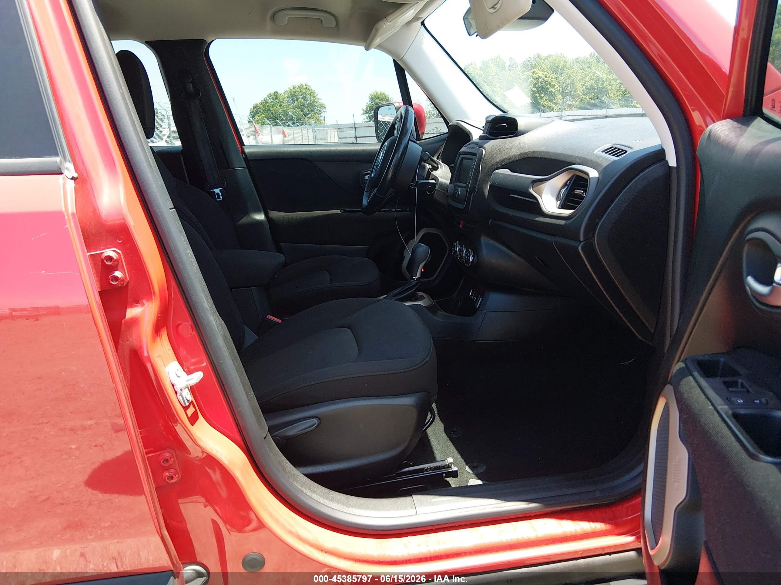 2015 Jeep Renegade Latitude Red vin: ZACCJABT2FPB99434