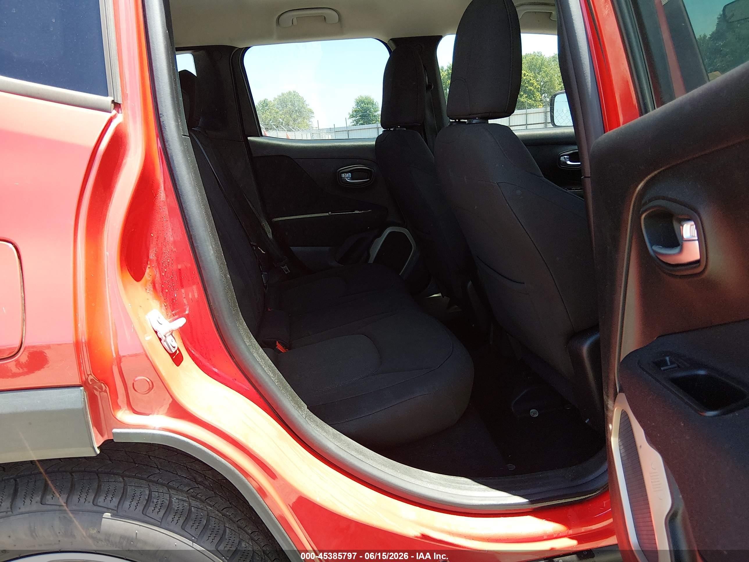 2015 Jeep Renegade Latitude Red vin: ZACCJABT2FPB99434
