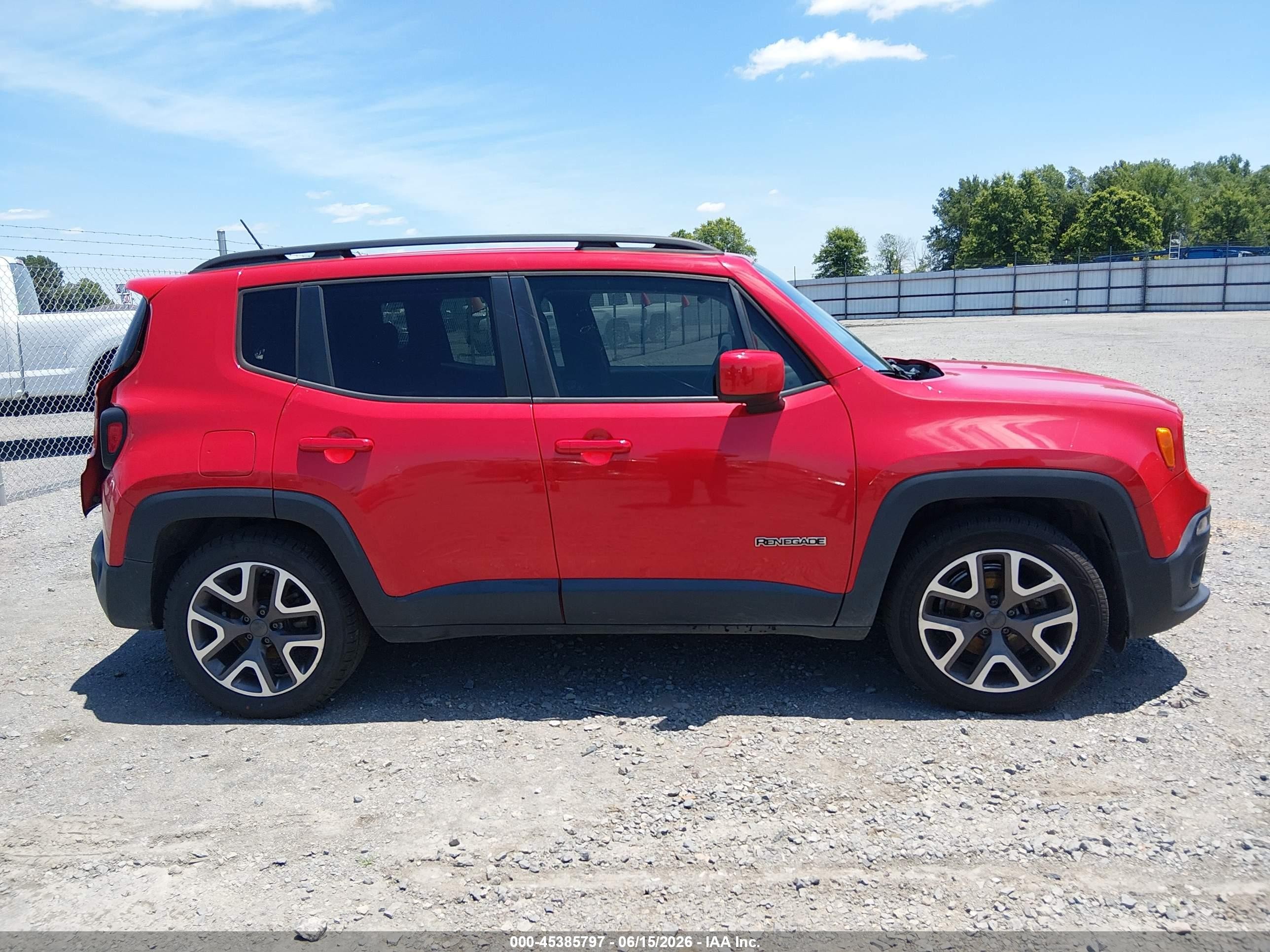2015 Jeep Renegade Latitude Red vin: ZACCJABT2FPB99434
