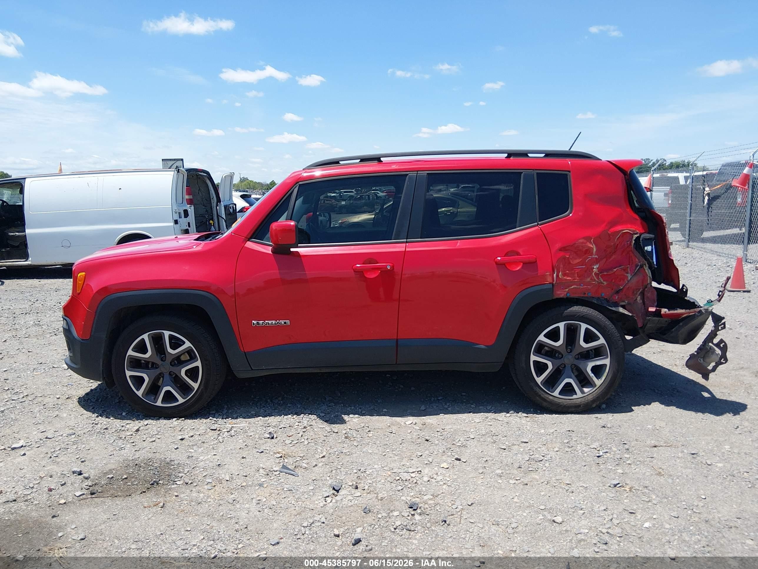 2015 Jeep Renegade Latitude Red vin: ZACCJABT2FPB99434