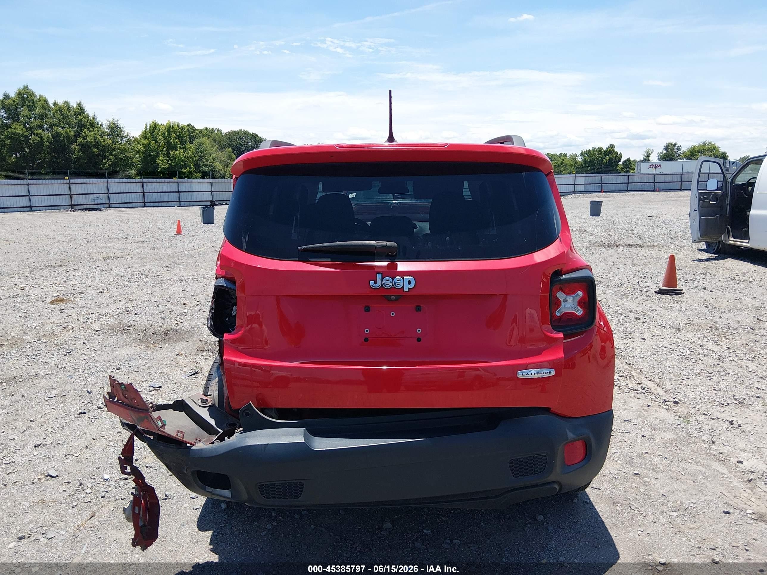 2015 Jeep Renegade Latitude Red vin: ZACCJABT2FPB99434