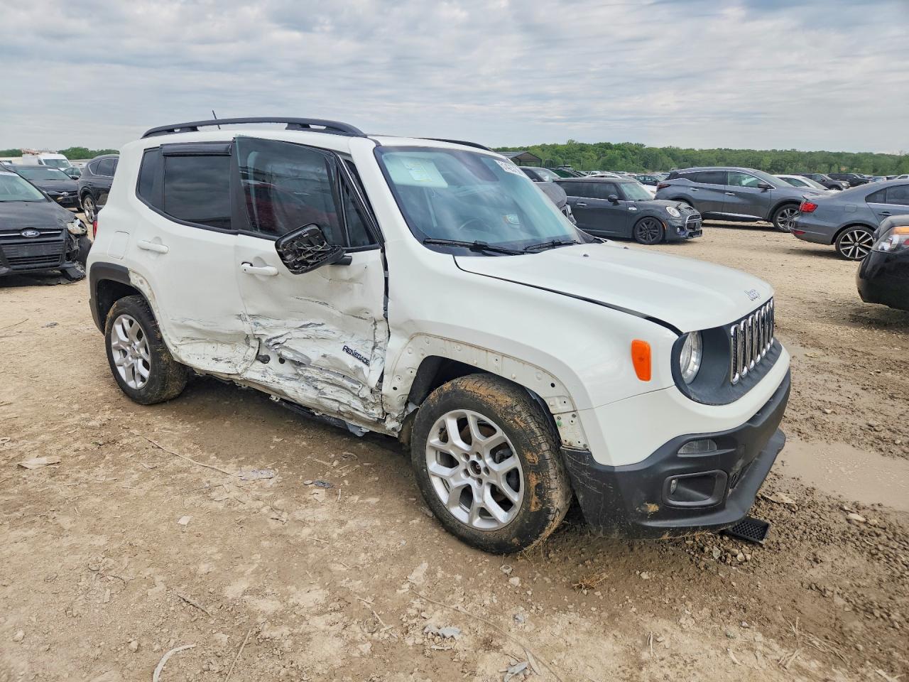 2015 Jeep Renegade Latitude White vin: ZACCJABT2FPC26082