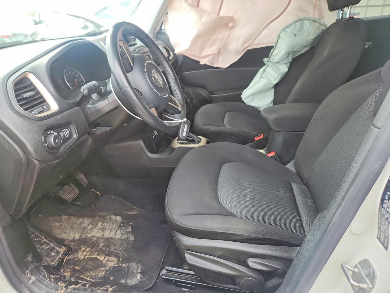 2015 Jeep Renegade Latitude White vin: ZACCJABT2FPC26082