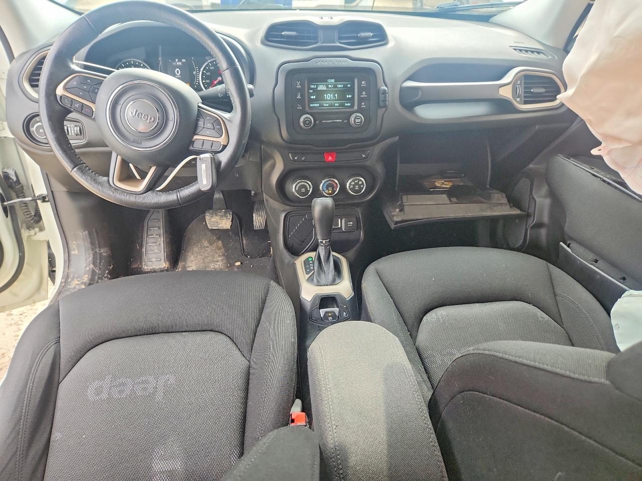 2015 Jeep Renegade Latitude White vin: ZACCJABT2FPC26082
