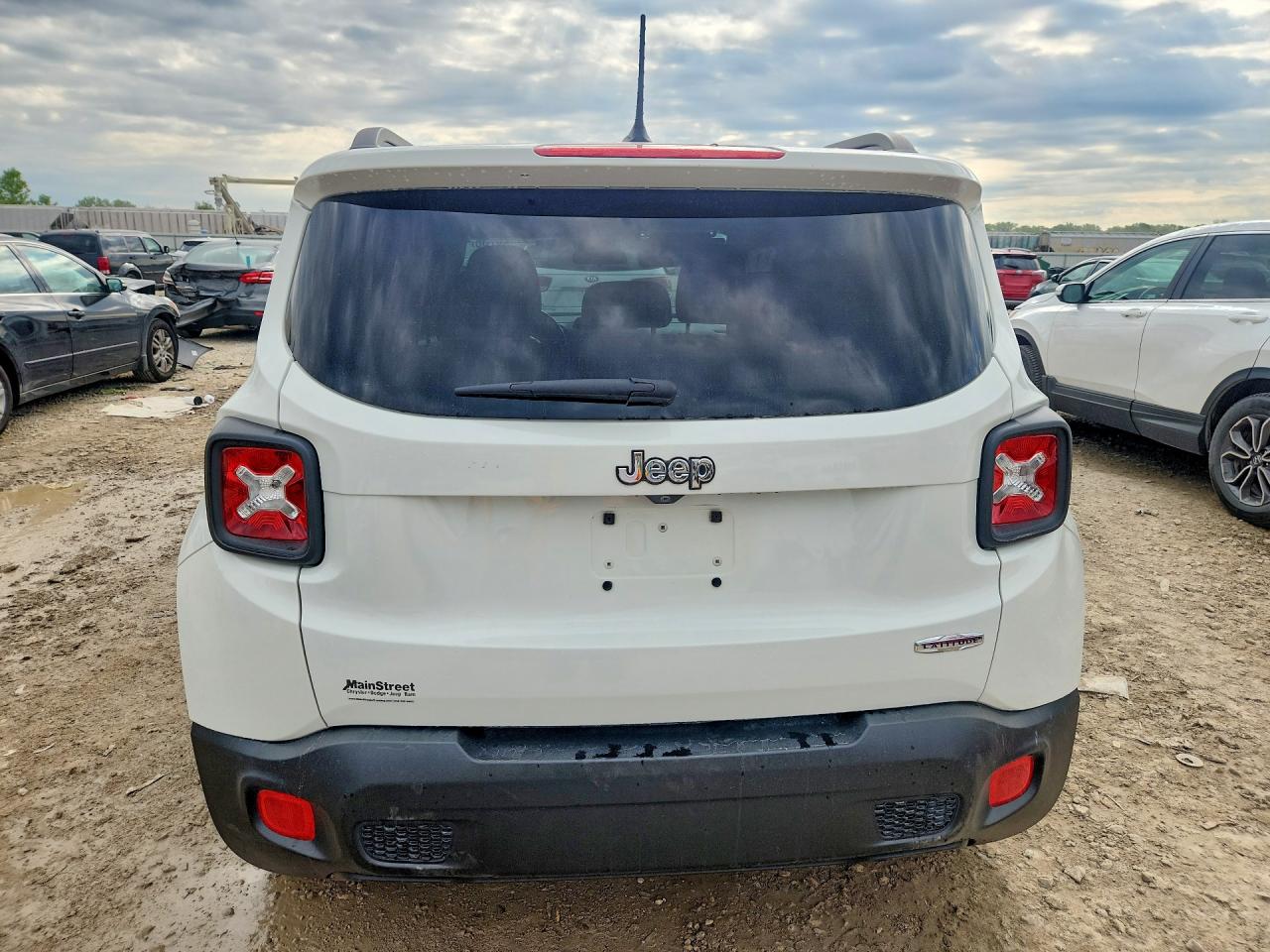 2015 Jeep Renegade Latitude White vin: ZACCJABT2FPC26082