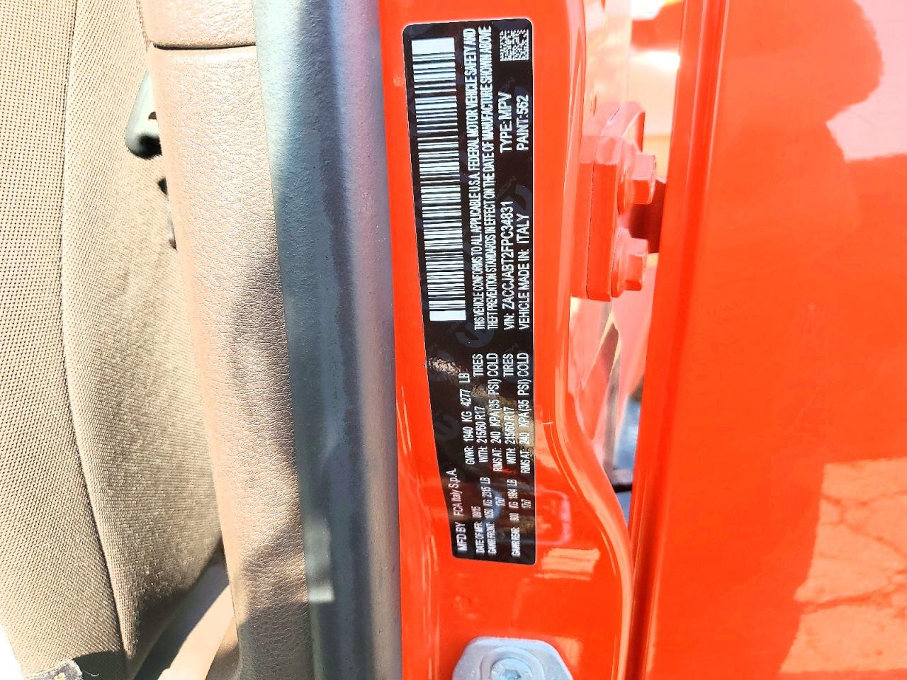 2015 Jeep Renegade Latitude Orange vin: ZACCJABT2FPC34831