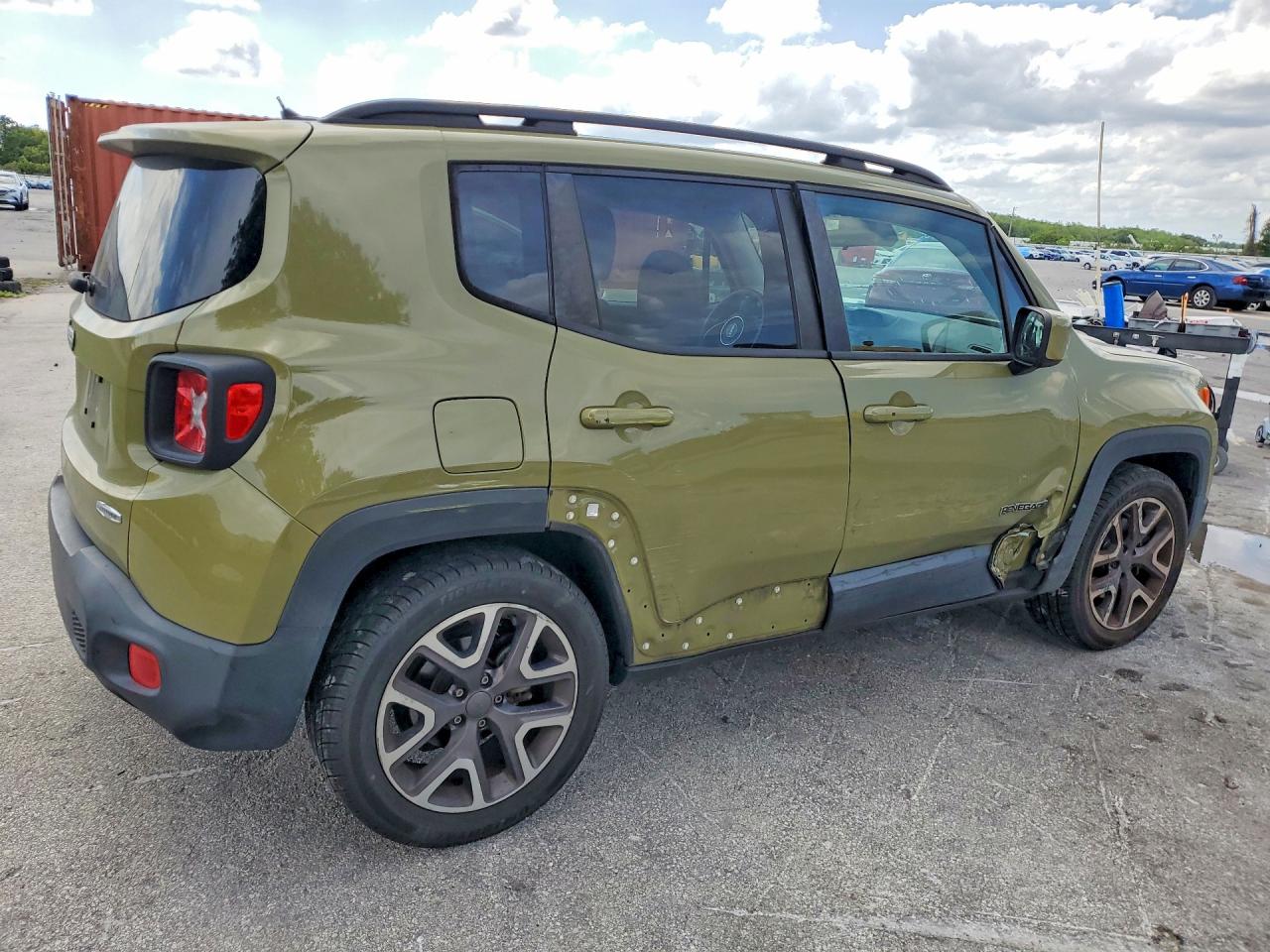2015 Jeep Renegade Latitude Green vin: ZACCJABT3FPC18489