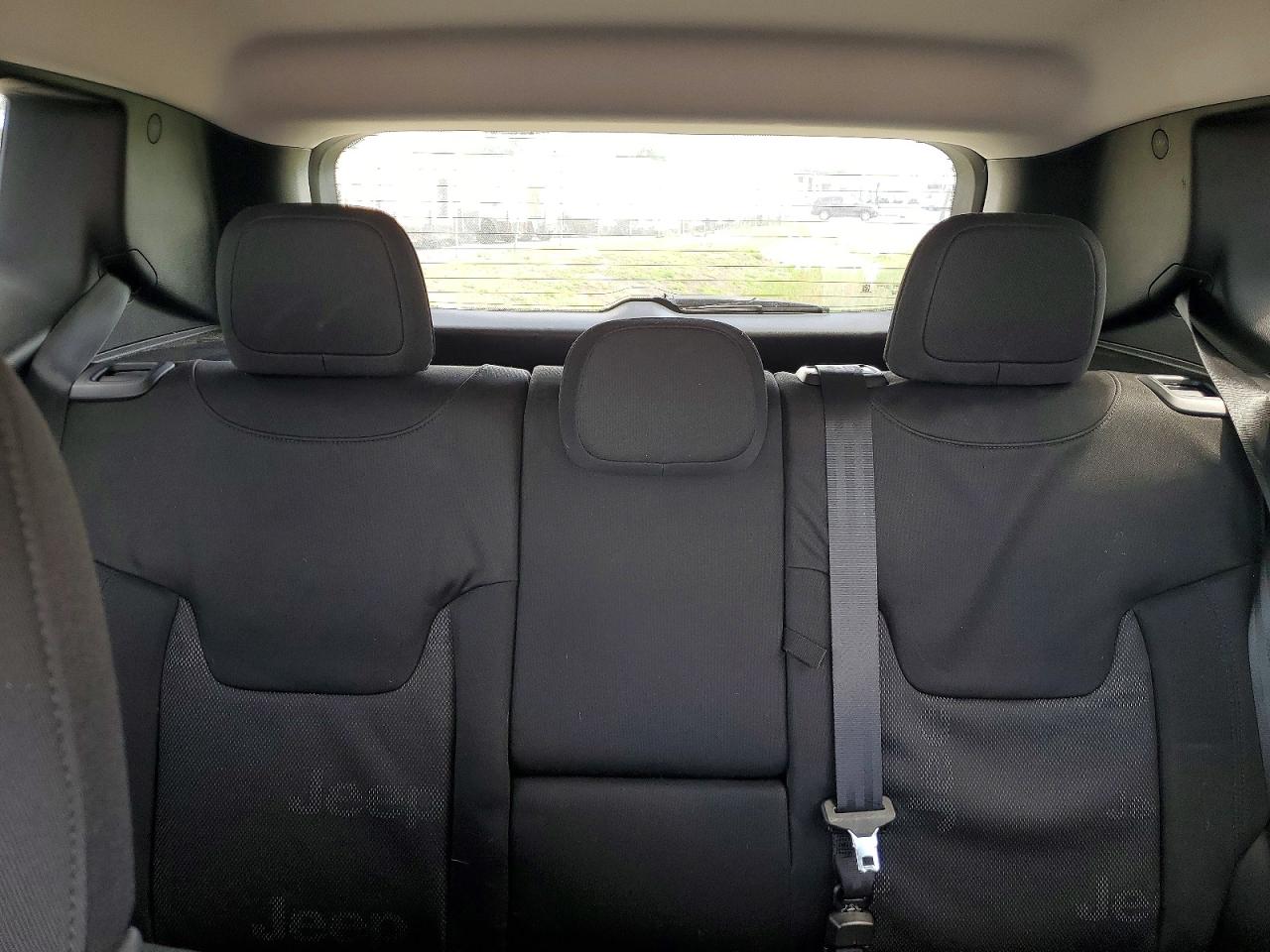 2015 Jeep Renegade Latitude Green vin: ZACCJABT3FPC18489