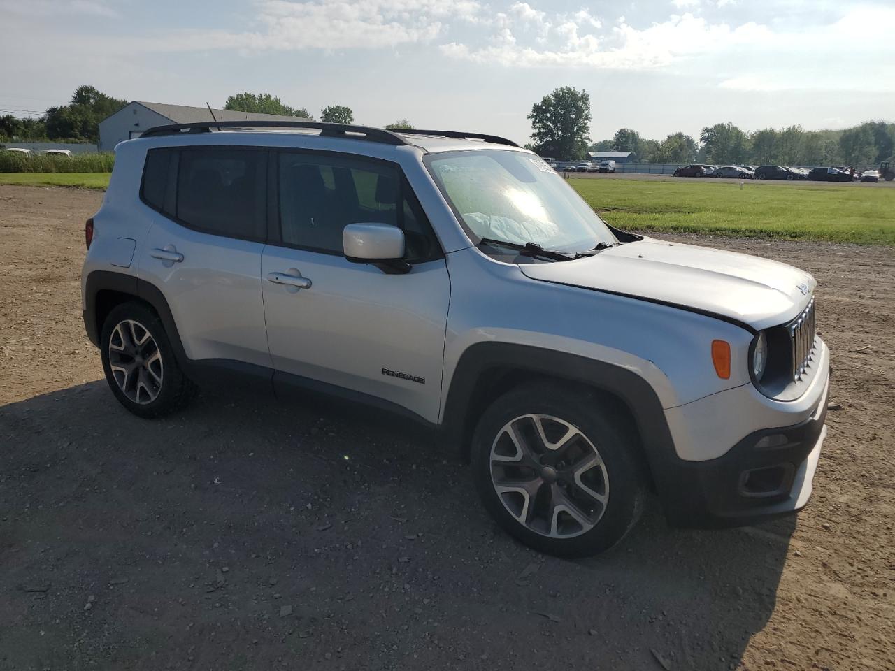 2015 Jeep Renegade Latitude Серебряный vin: ZACCJABT3FPC18783